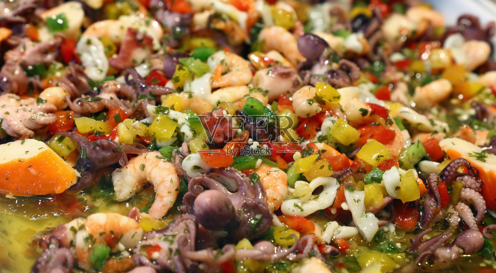 海鲜和新鲜蔬菜沙拉近照片摄影图片