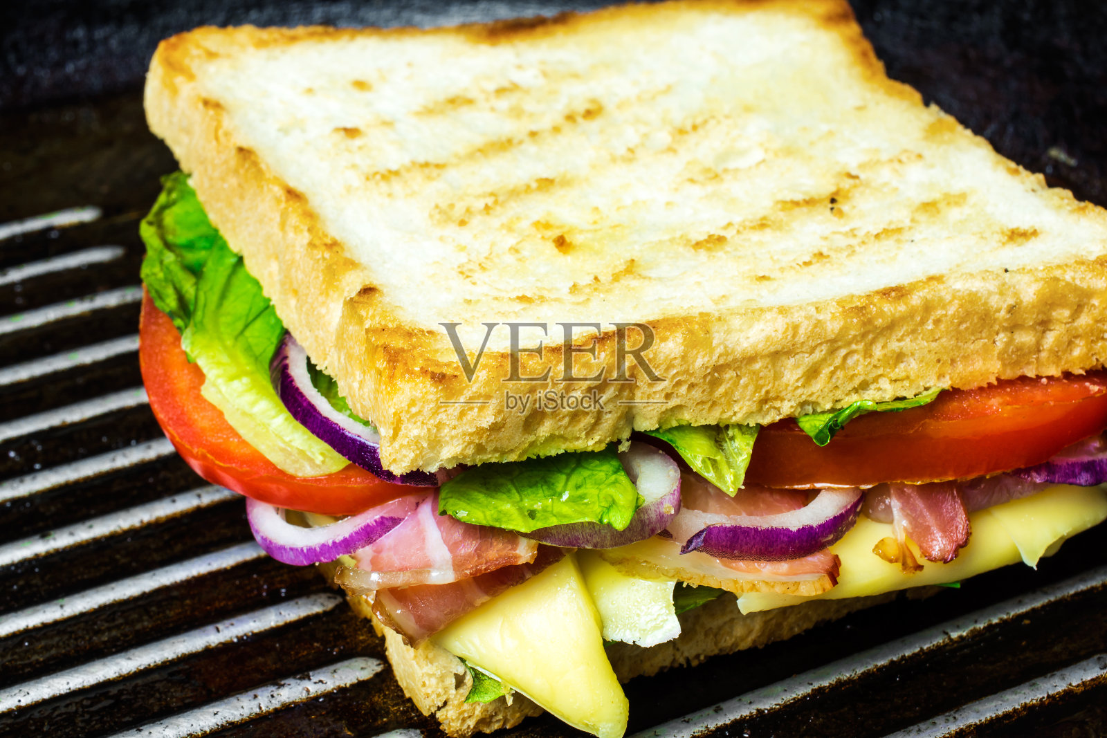 烤三明治或帕尼尼三明治照片摄影图片
