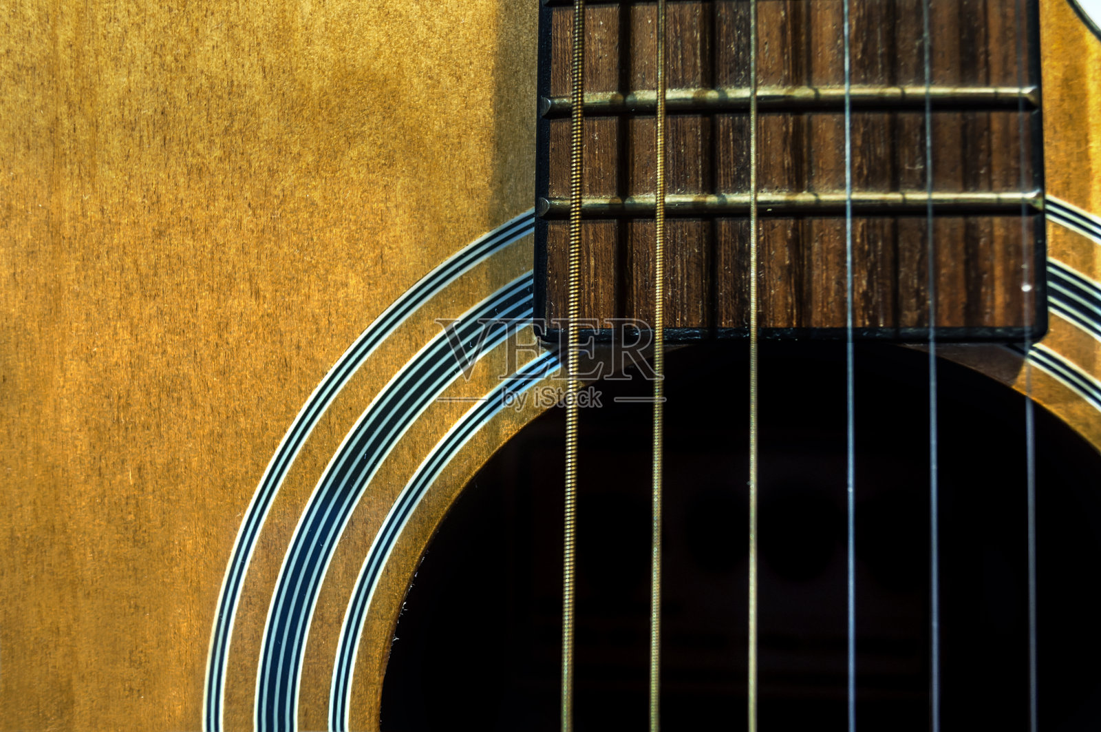 带声孔的大型原声吉他照片摄影图片