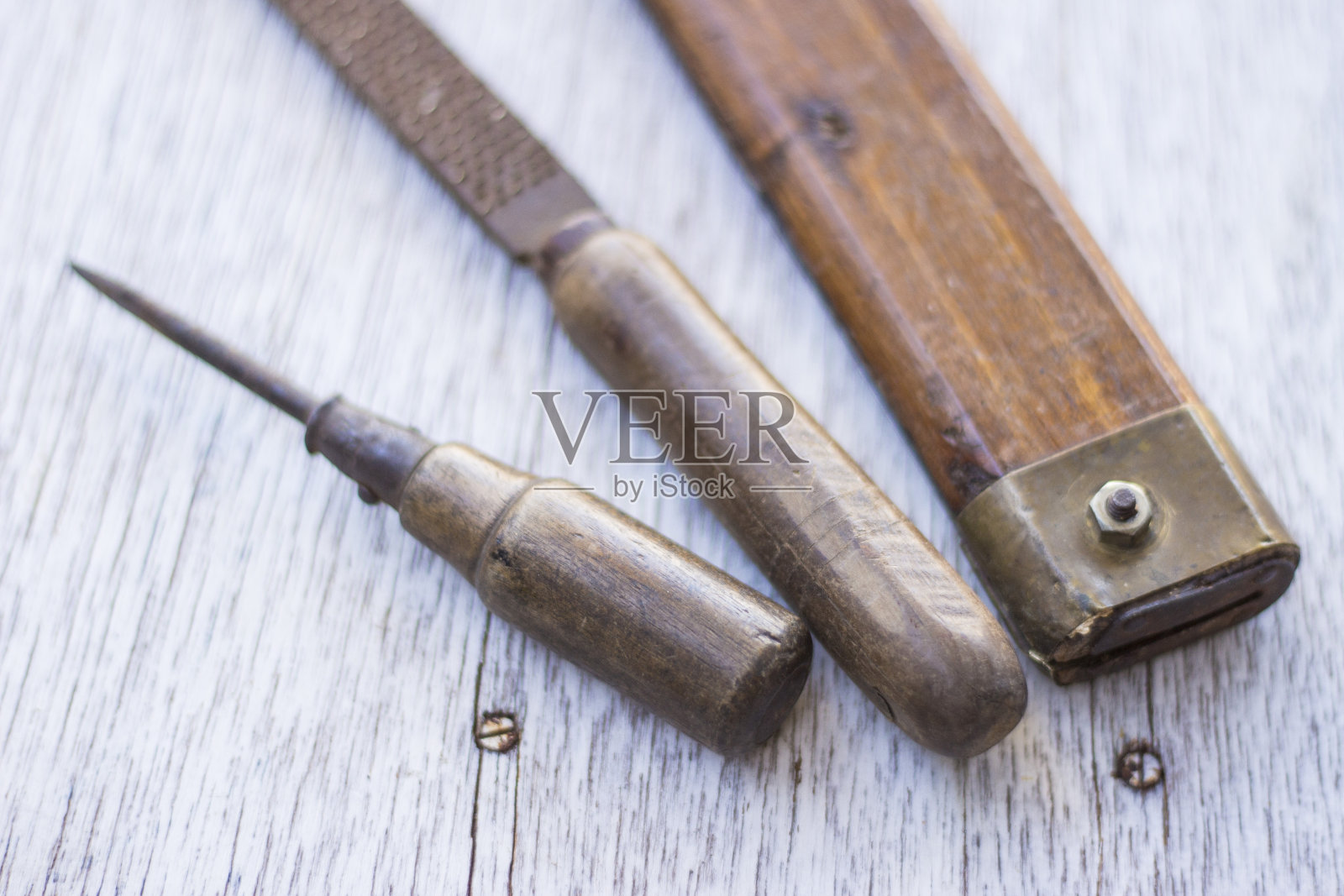 木工工具，螺丝刀，锉刀和手锯照片摄影图片