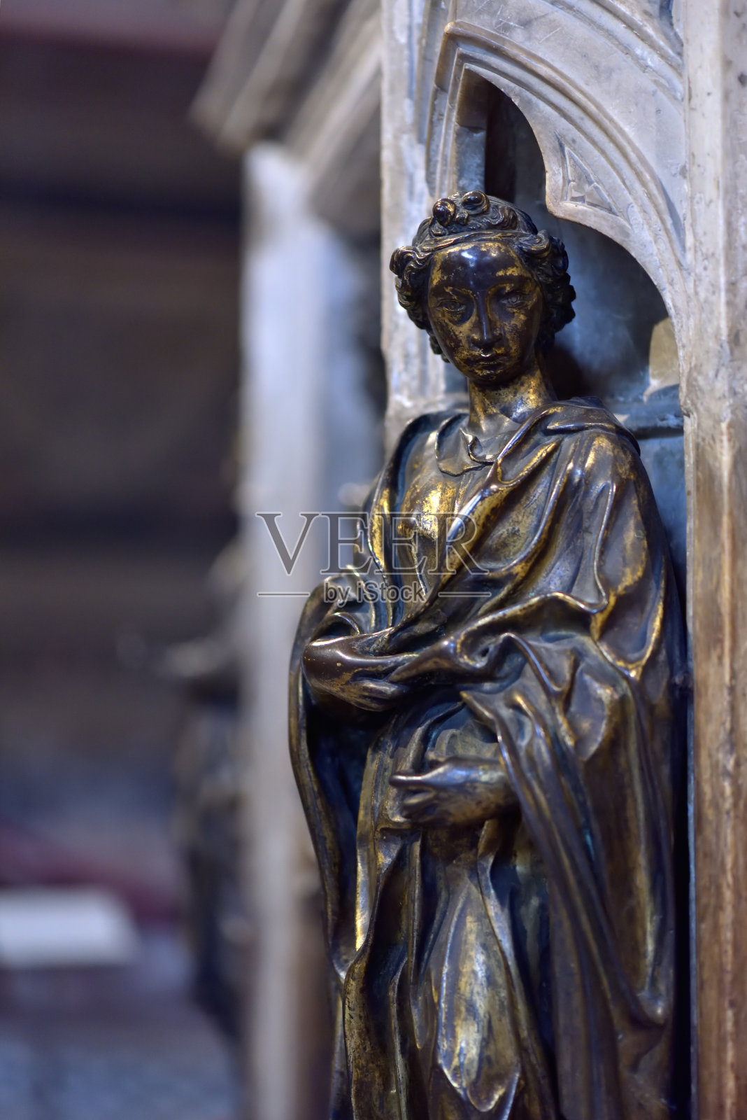 意大利锡耶纳天主教教堂的女子青铜雕像照片摄影图片
