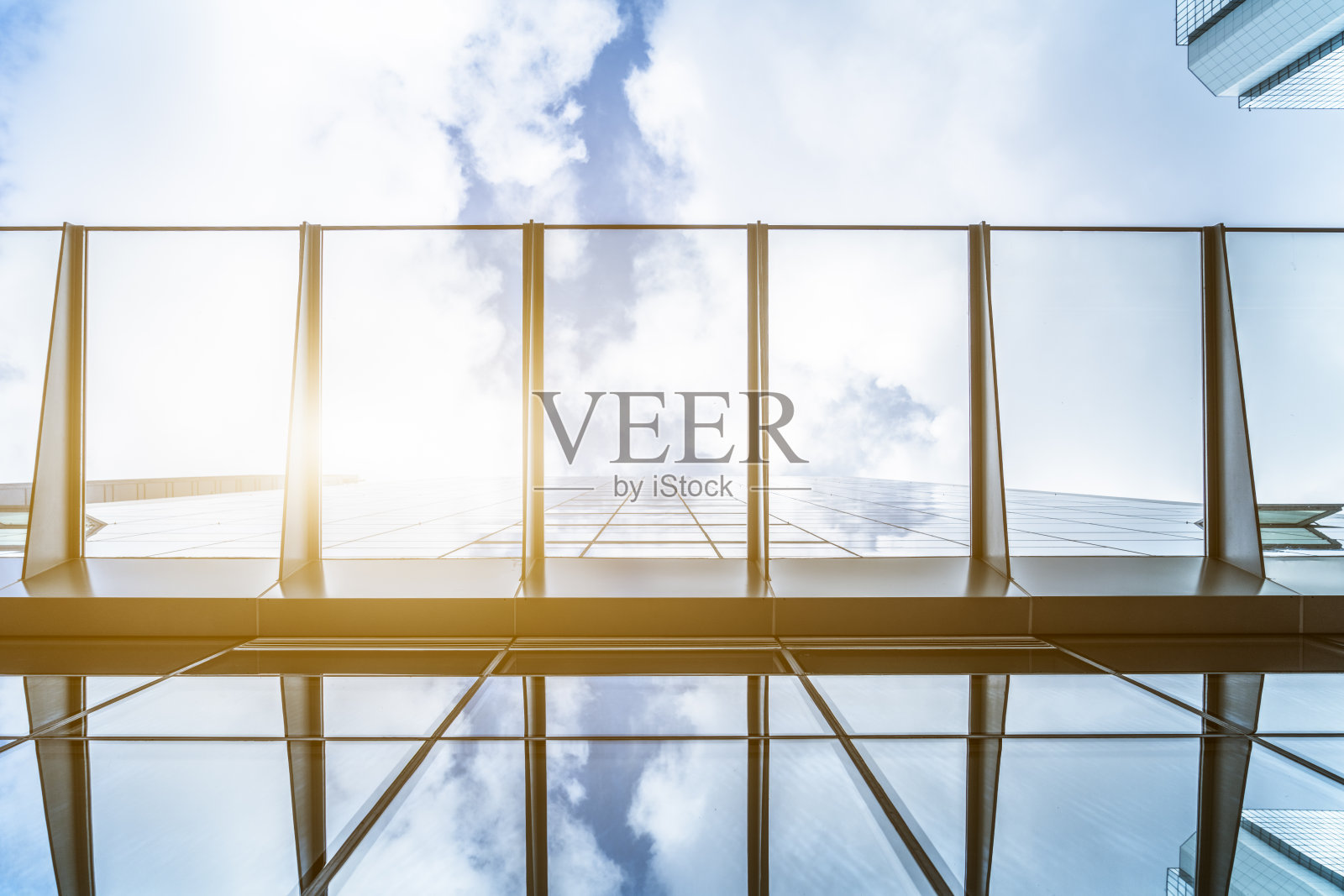 透视和直接俯瞰现代高层建筑照片摄影图片