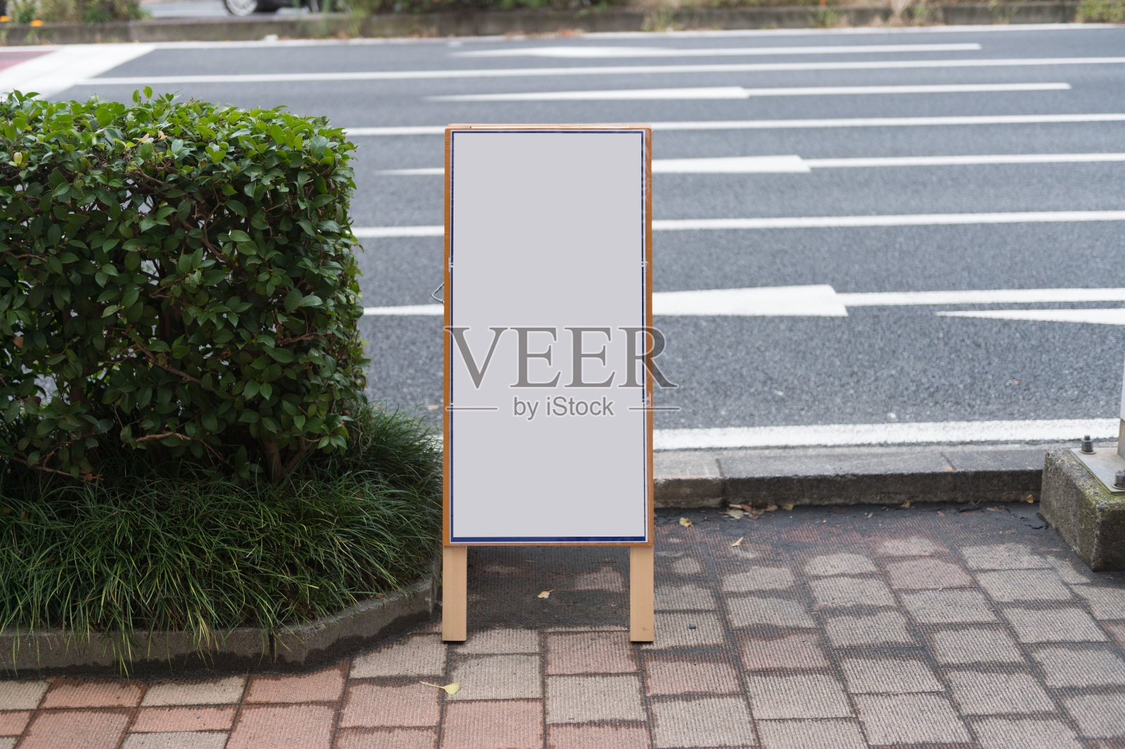 街道墙上的空白大广告牌照片摄影图片