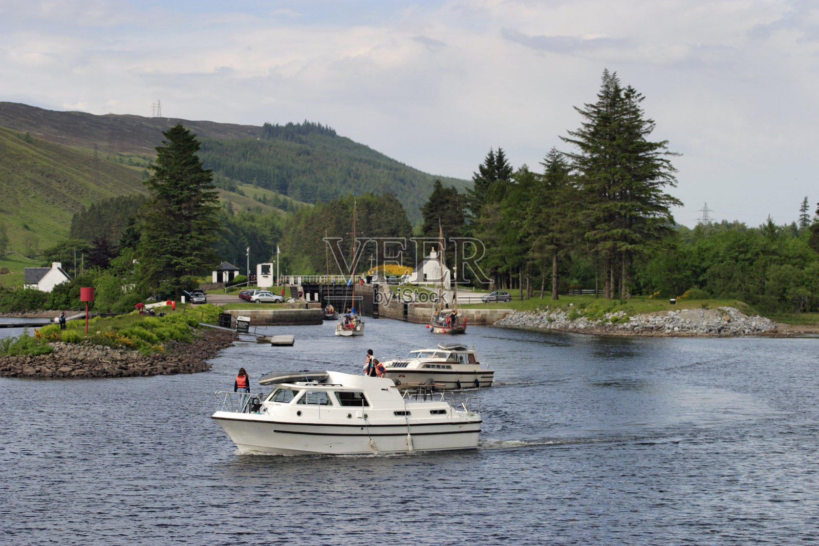 运河上的摩托艇照片摄影图片