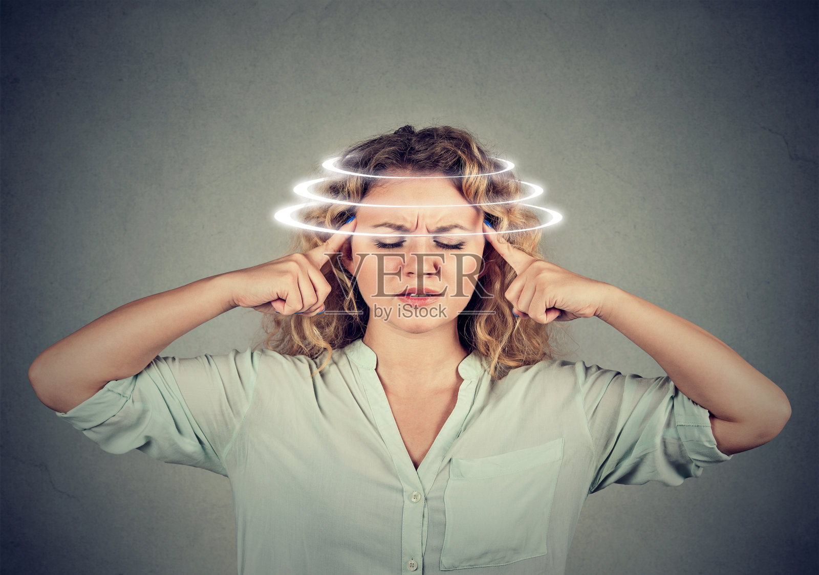 患有眩晕症的妇女感到头晕照片摄影图片