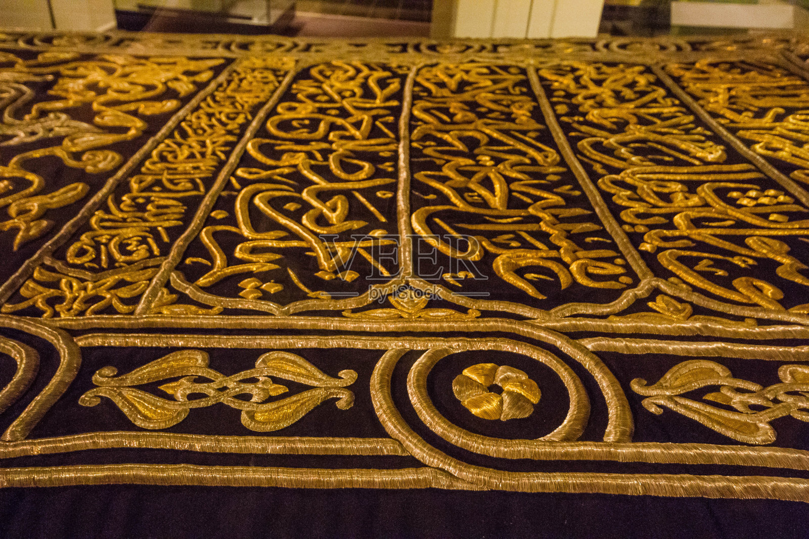传统伊斯兰词语的金色编织织物照片摄影图片