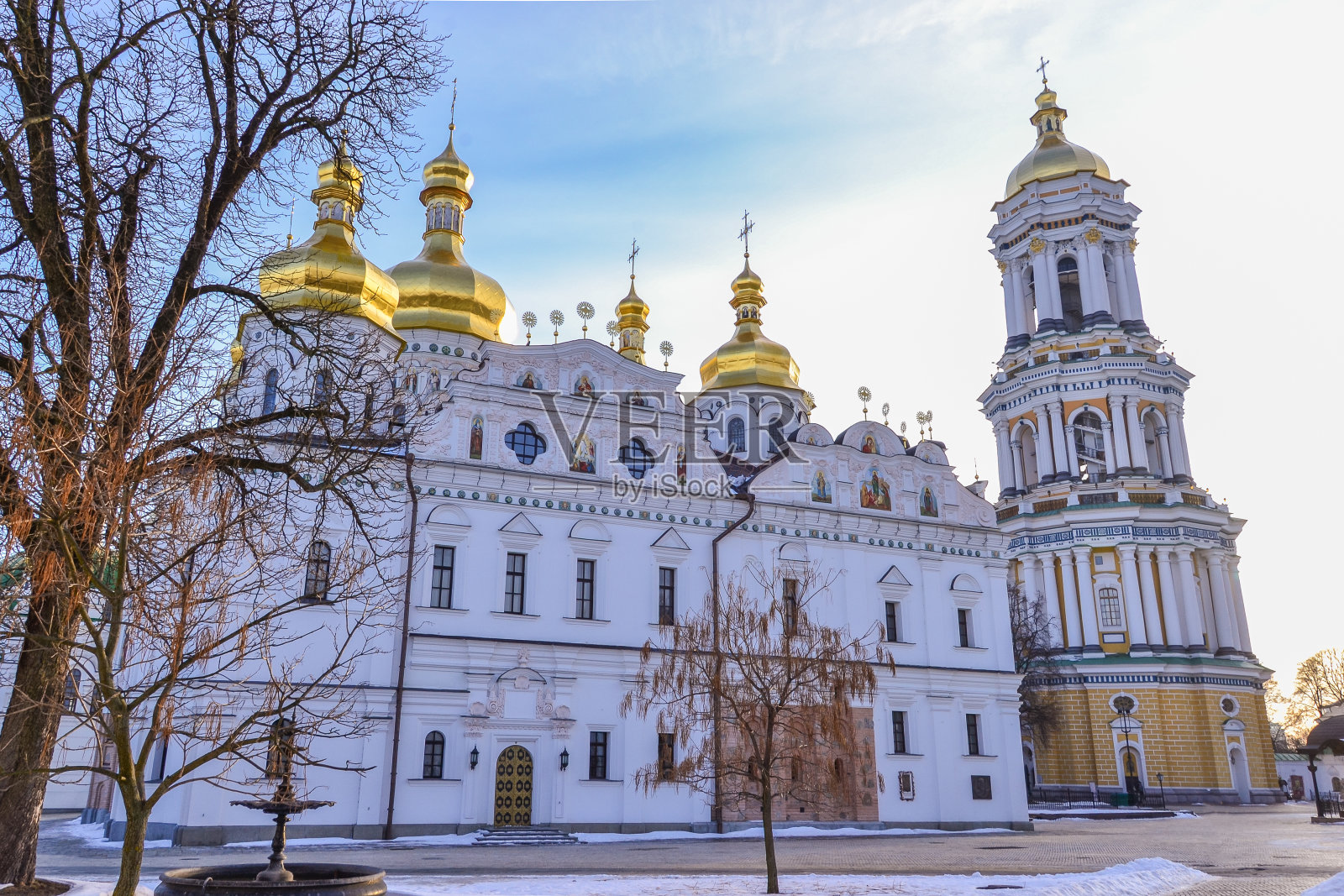 基辅佩切尔斯克拉夫拉大教堂和大钟楼照片摄影图片