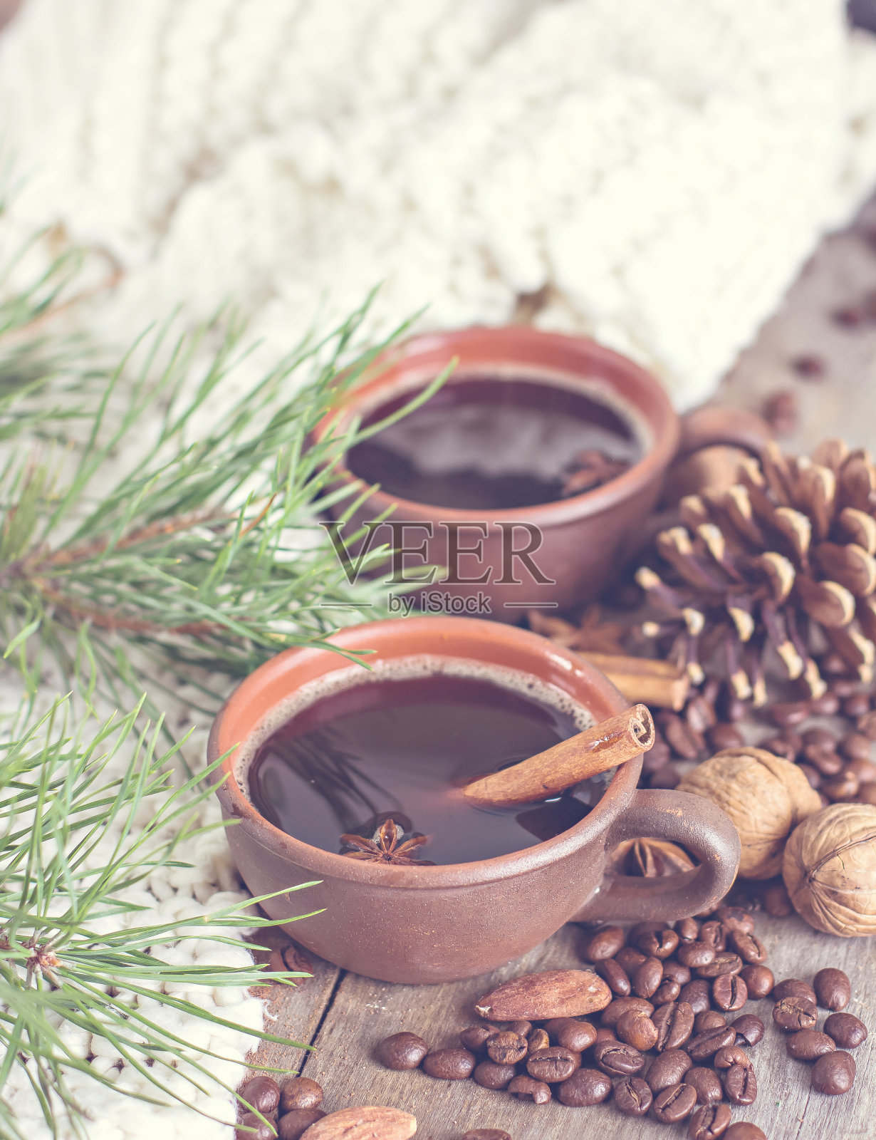 咖啡，圣诞静物。照片摄影图片