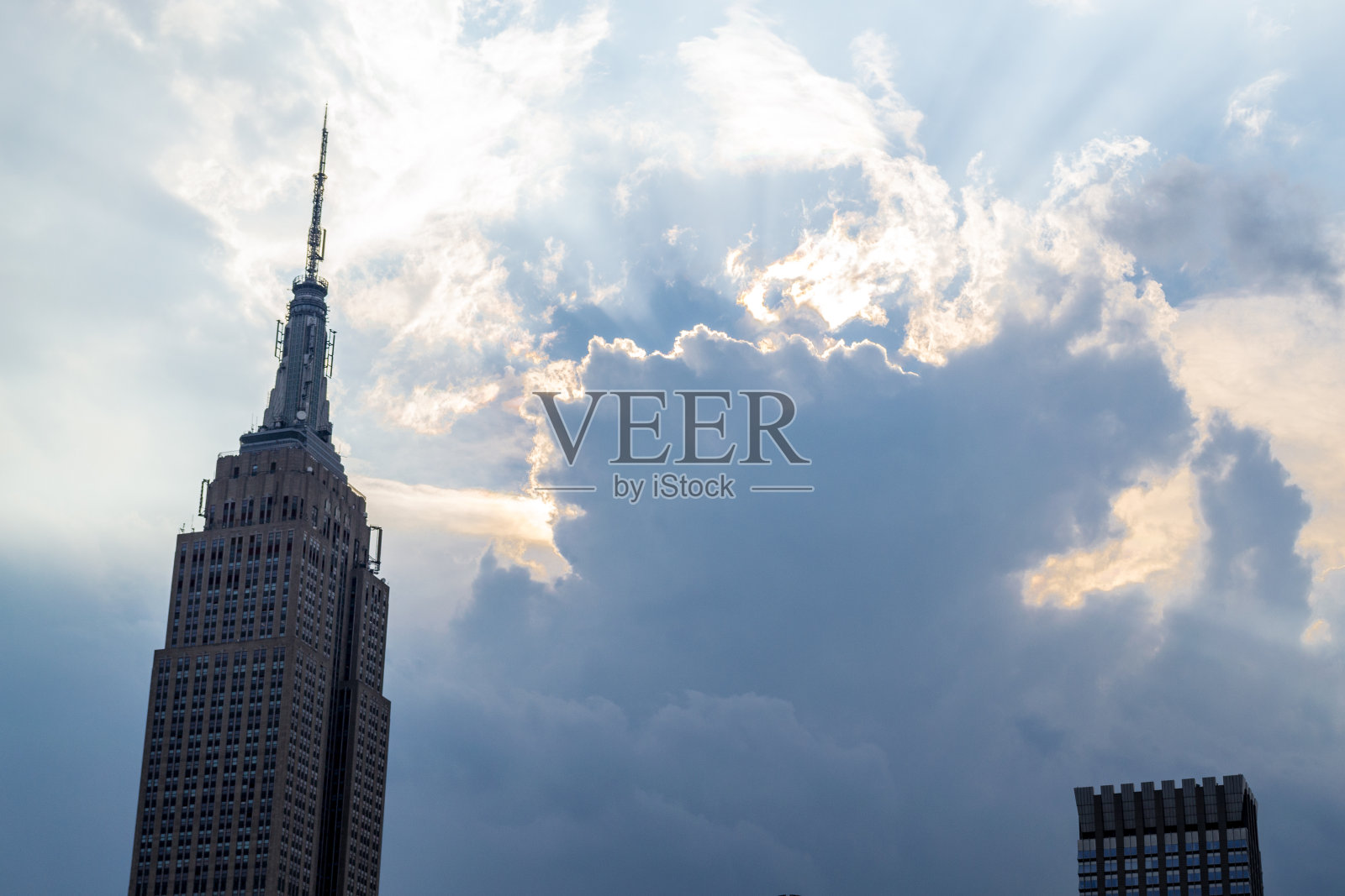 帝国统计建筑的云照片摄影图片