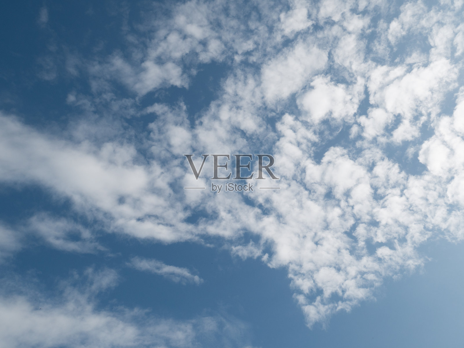 傍晚的云和天空照片摄影图片