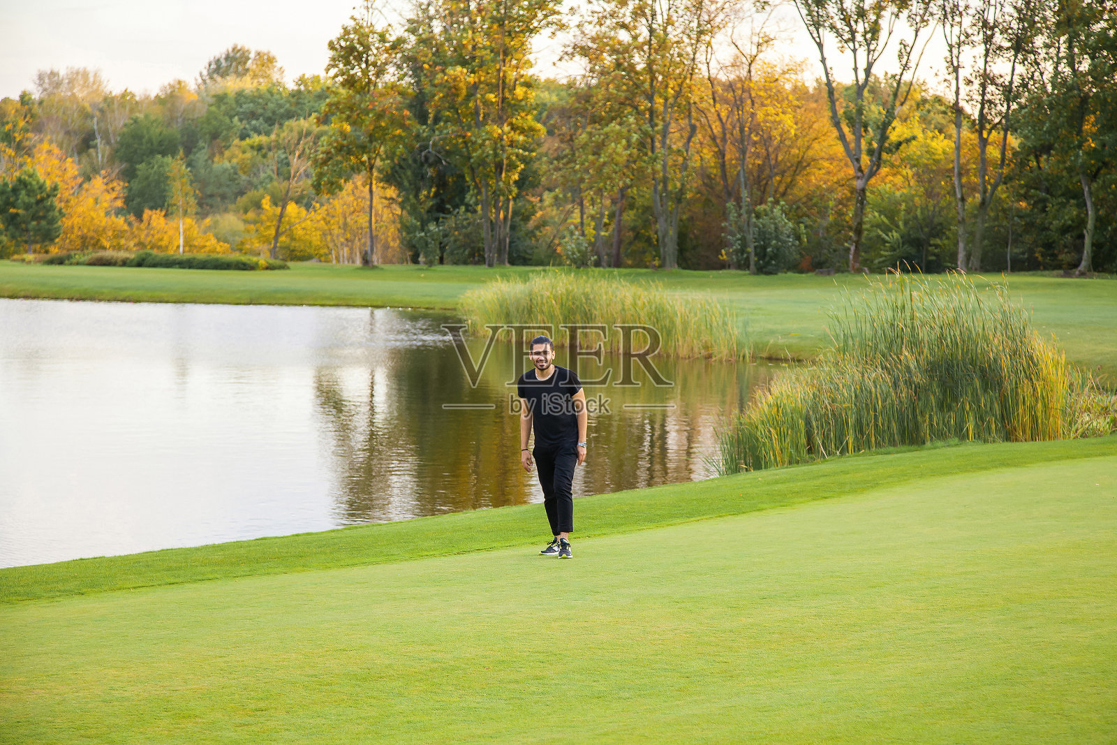 大自然中的幸福照片摄影图片