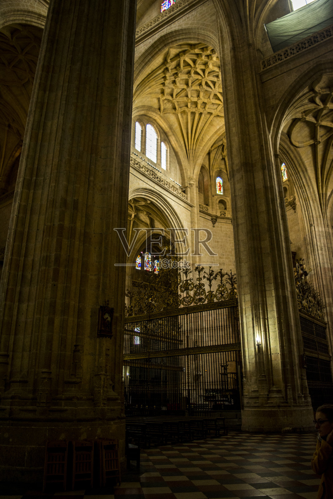 在大教堂。照片摄影图片