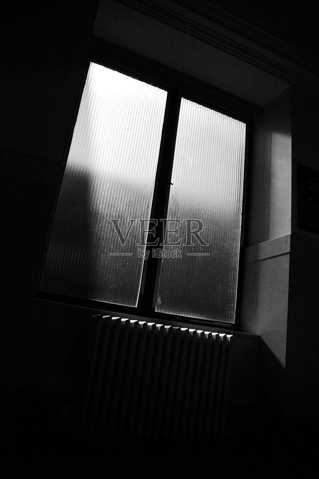 阳光透过窗户照片摄影图片