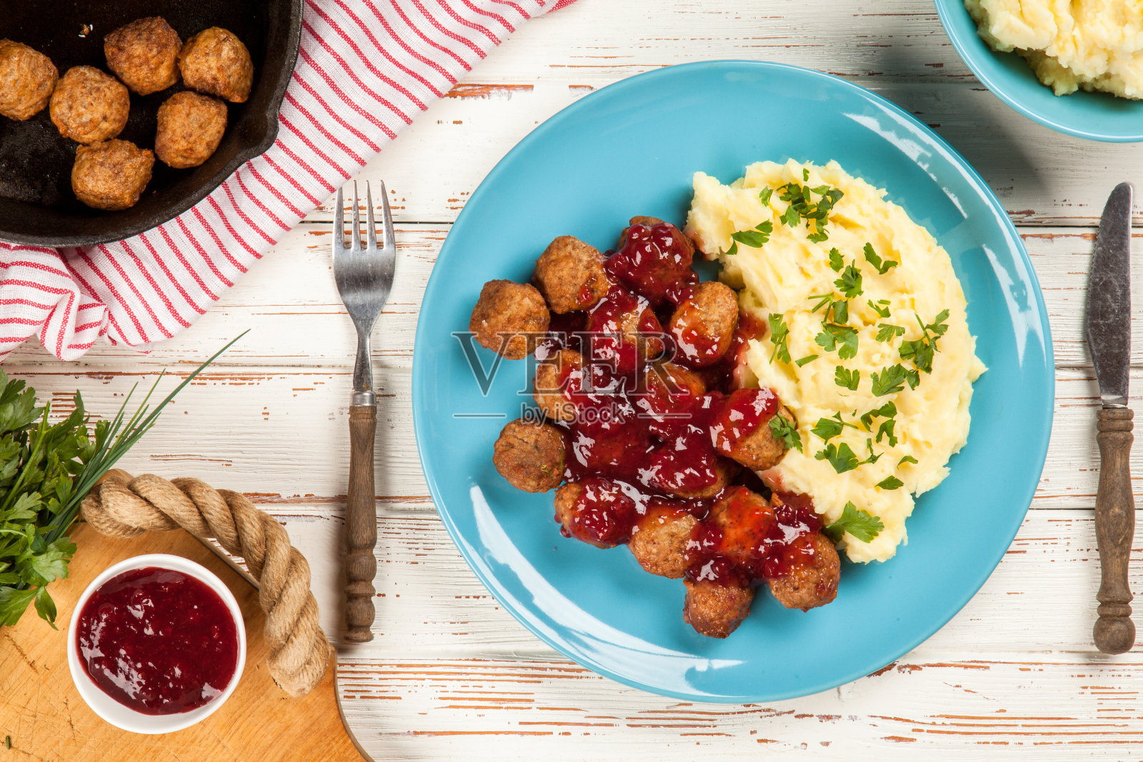 肉丸和土豆泥照片摄影图片