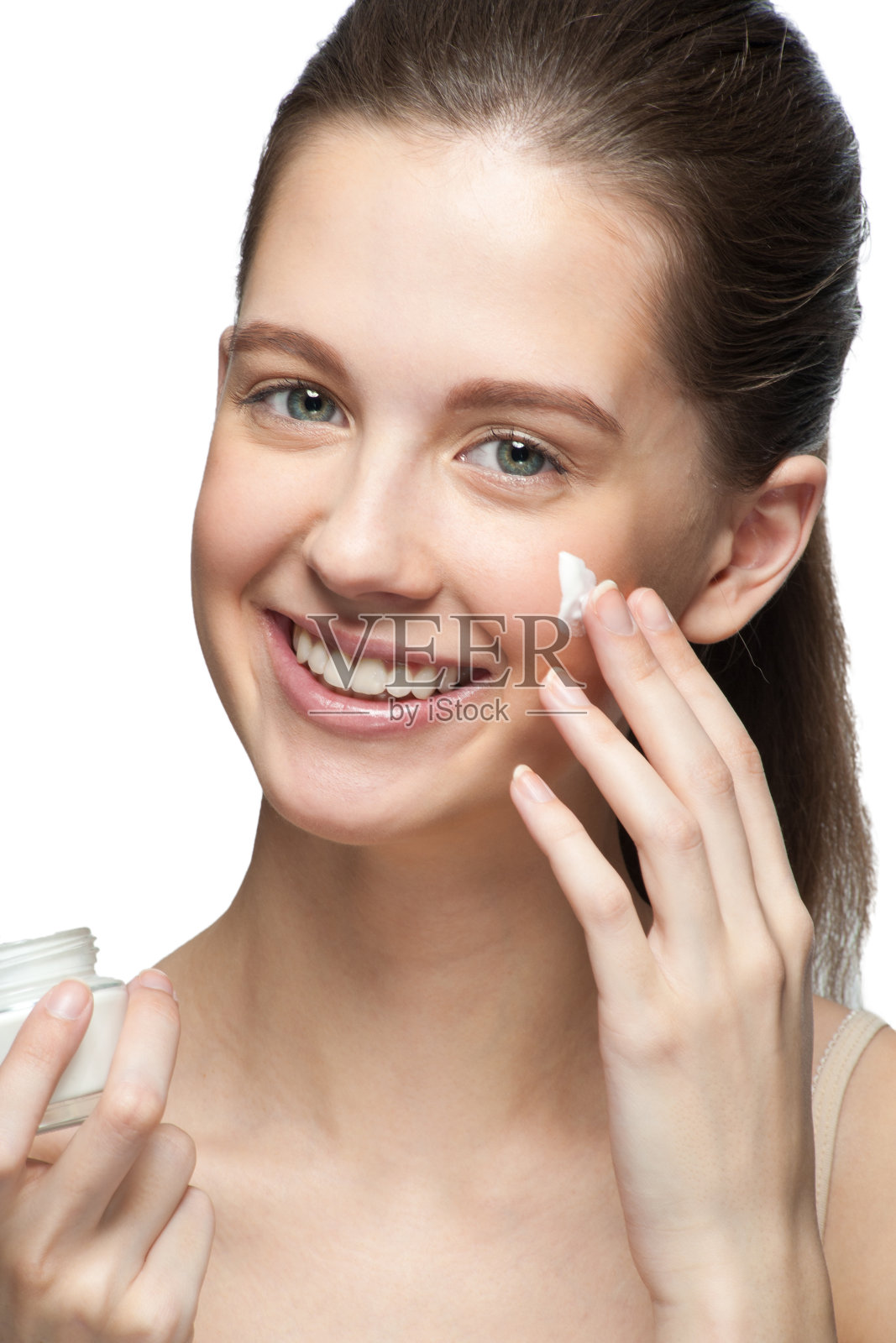 美丽的女人在用保湿霜照片摄影图片