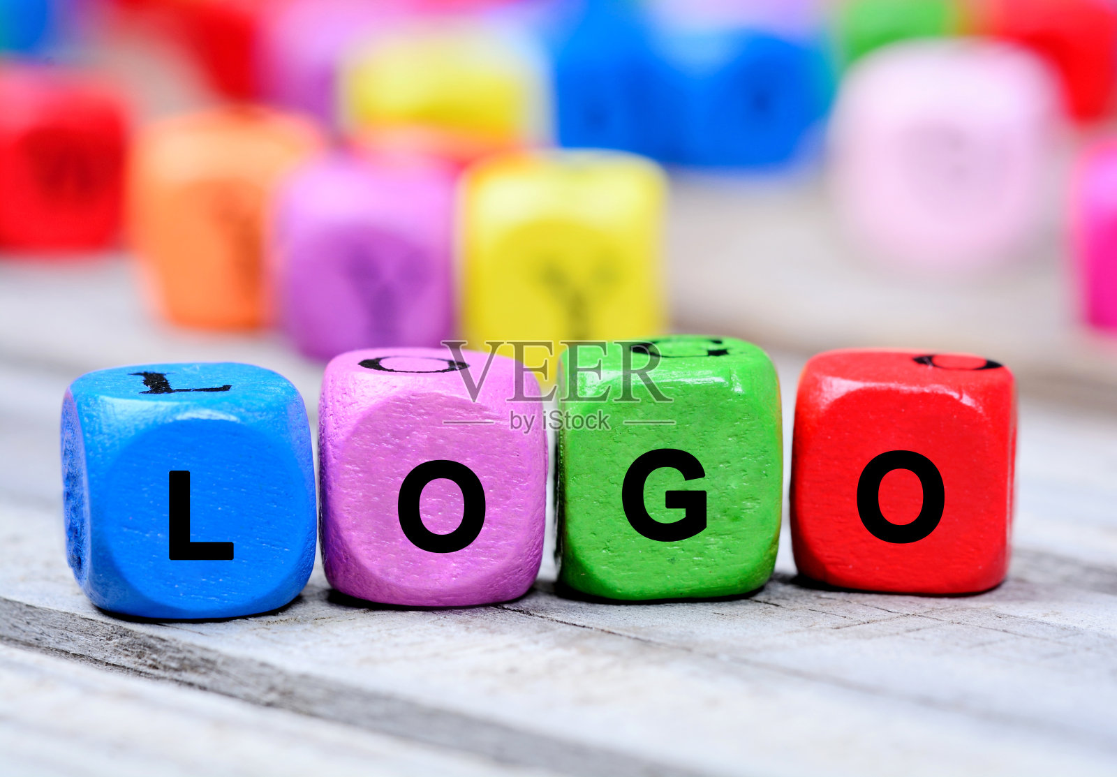 桌上标识字照片摄影图片