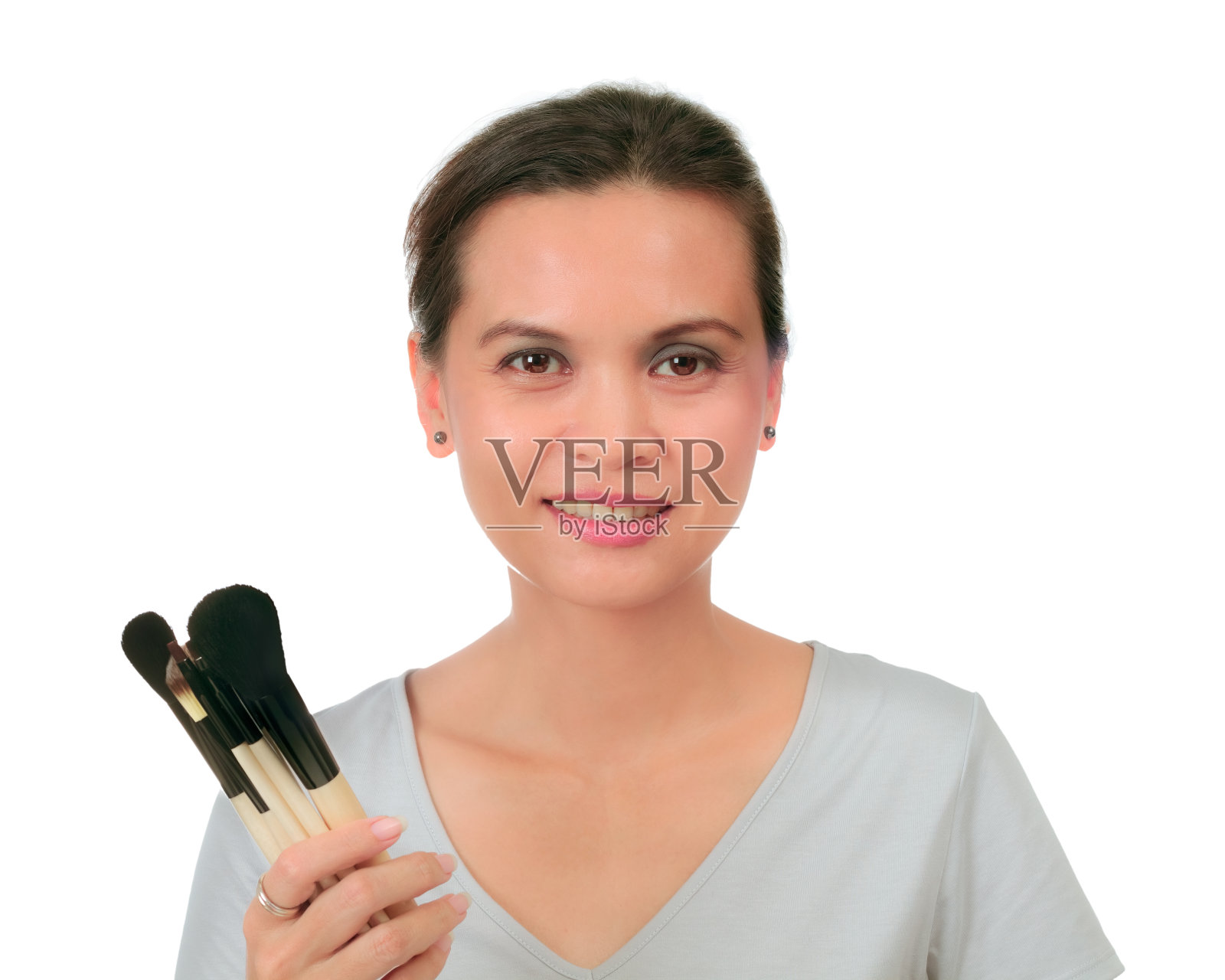 孤立的亚洲妇女拿着化妆刷照片摄影图片