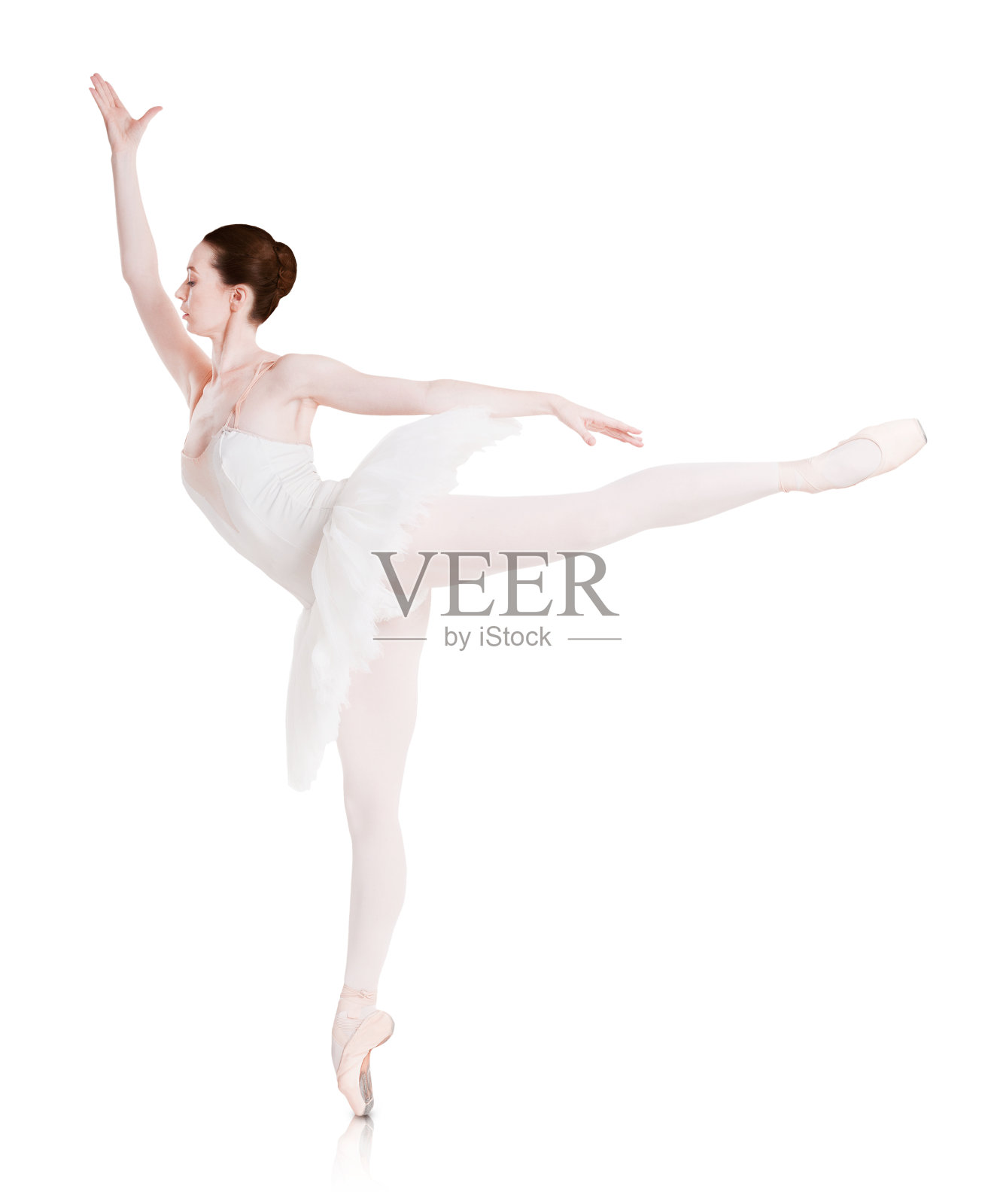 芭蕾舞者使芭蕾舞的位置阿拉伯式孤立在白色的背景照片摄影图片