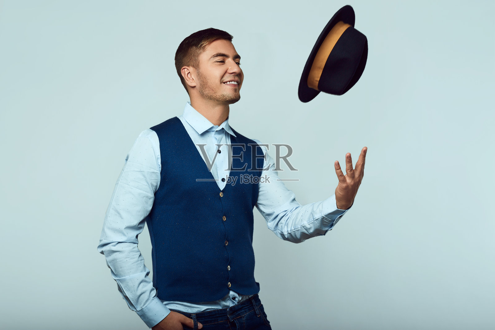 年轻漂亮的潮男肖像照片摄影图片