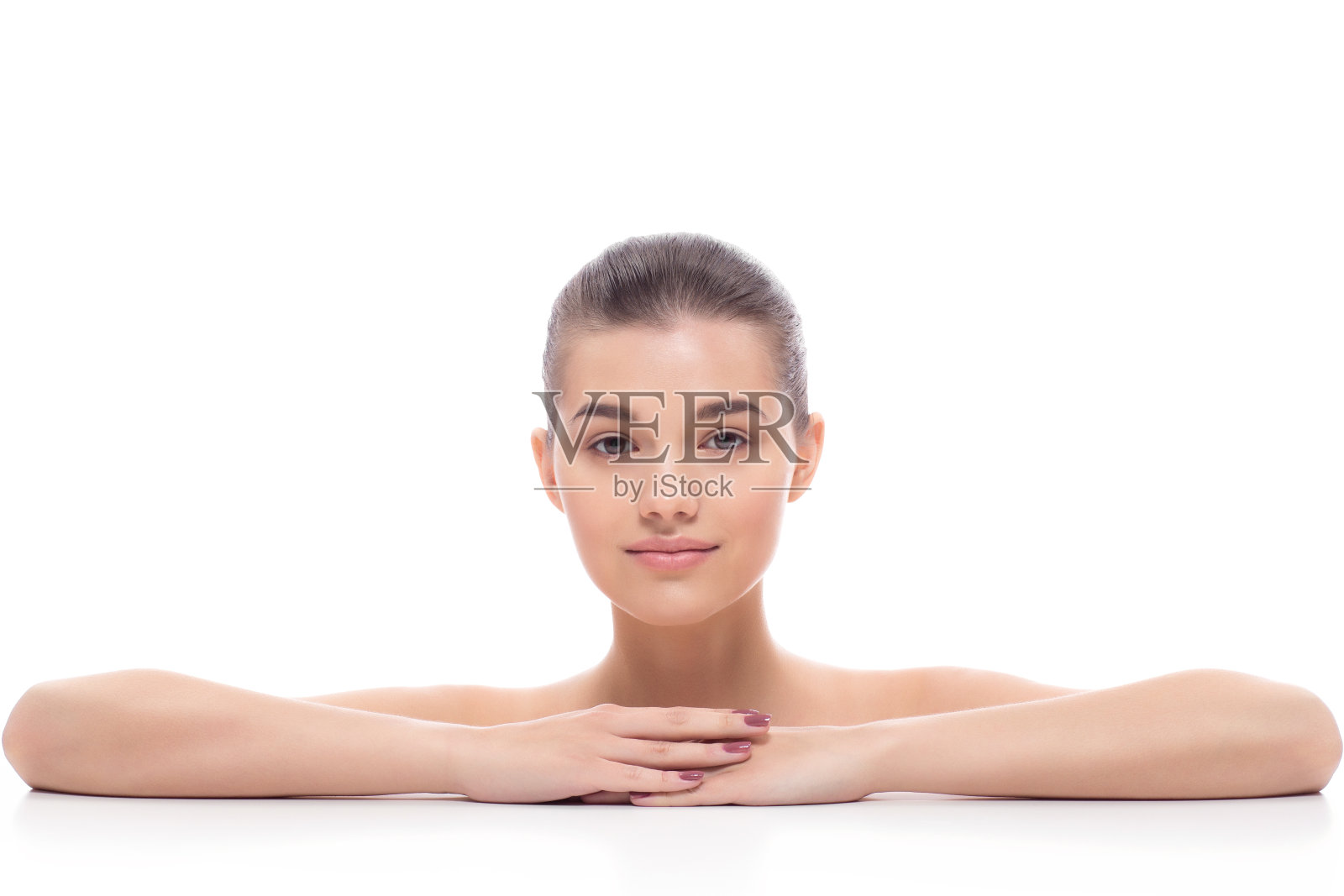 漂亮的女孩，整容后的女人，拉皮，面部按摩。照片摄影图片