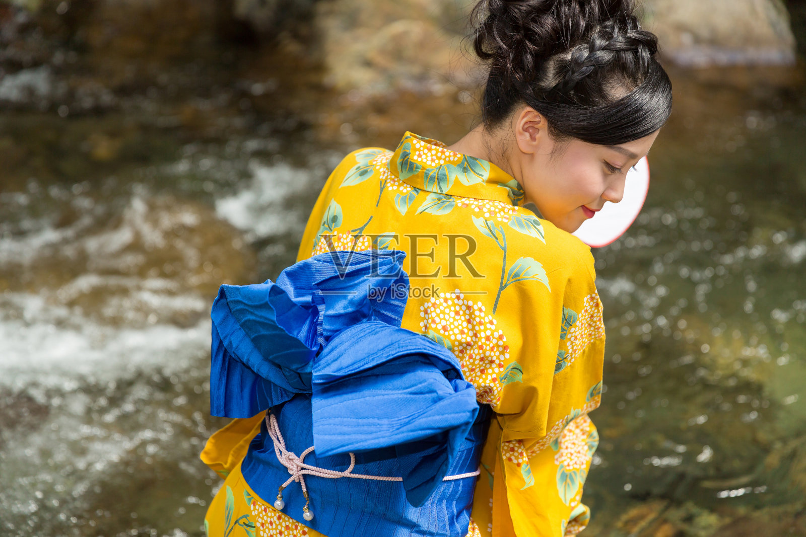 穿着浴衣的日本妇女照片摄影图片