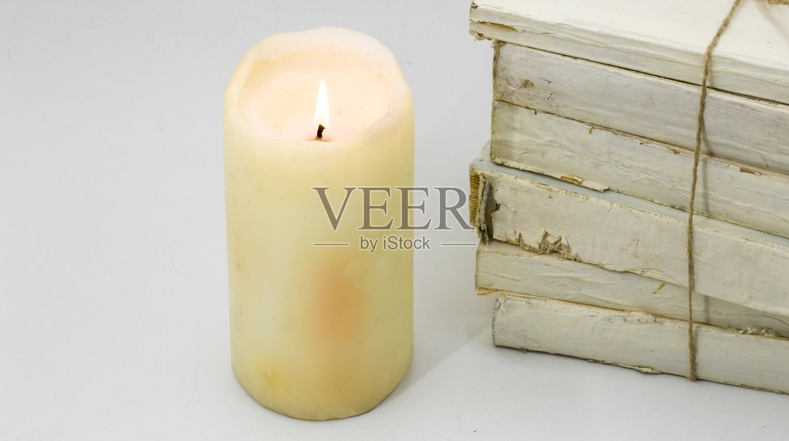 旧书和蜡烛照片摄影图片