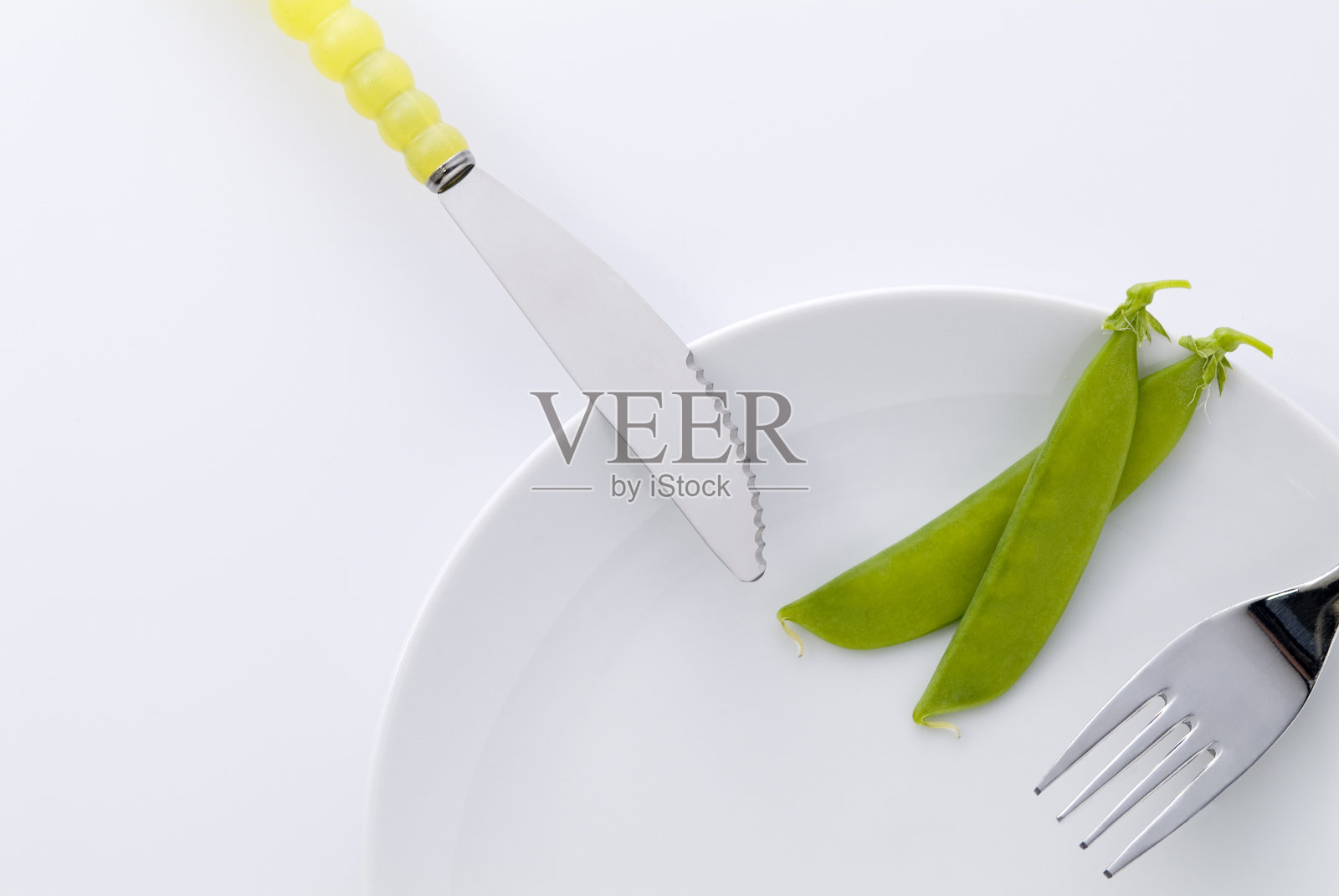 吃所有的豌豆照片摄影图片