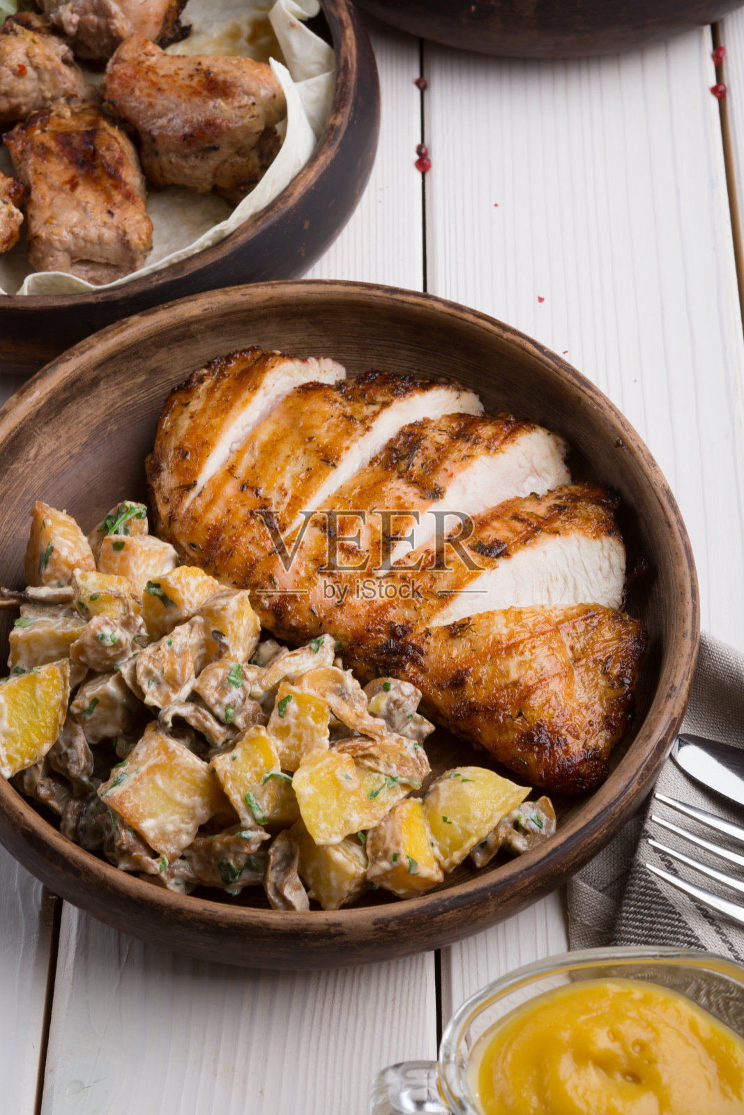 准备好的鸡胸肉照片摄影图片