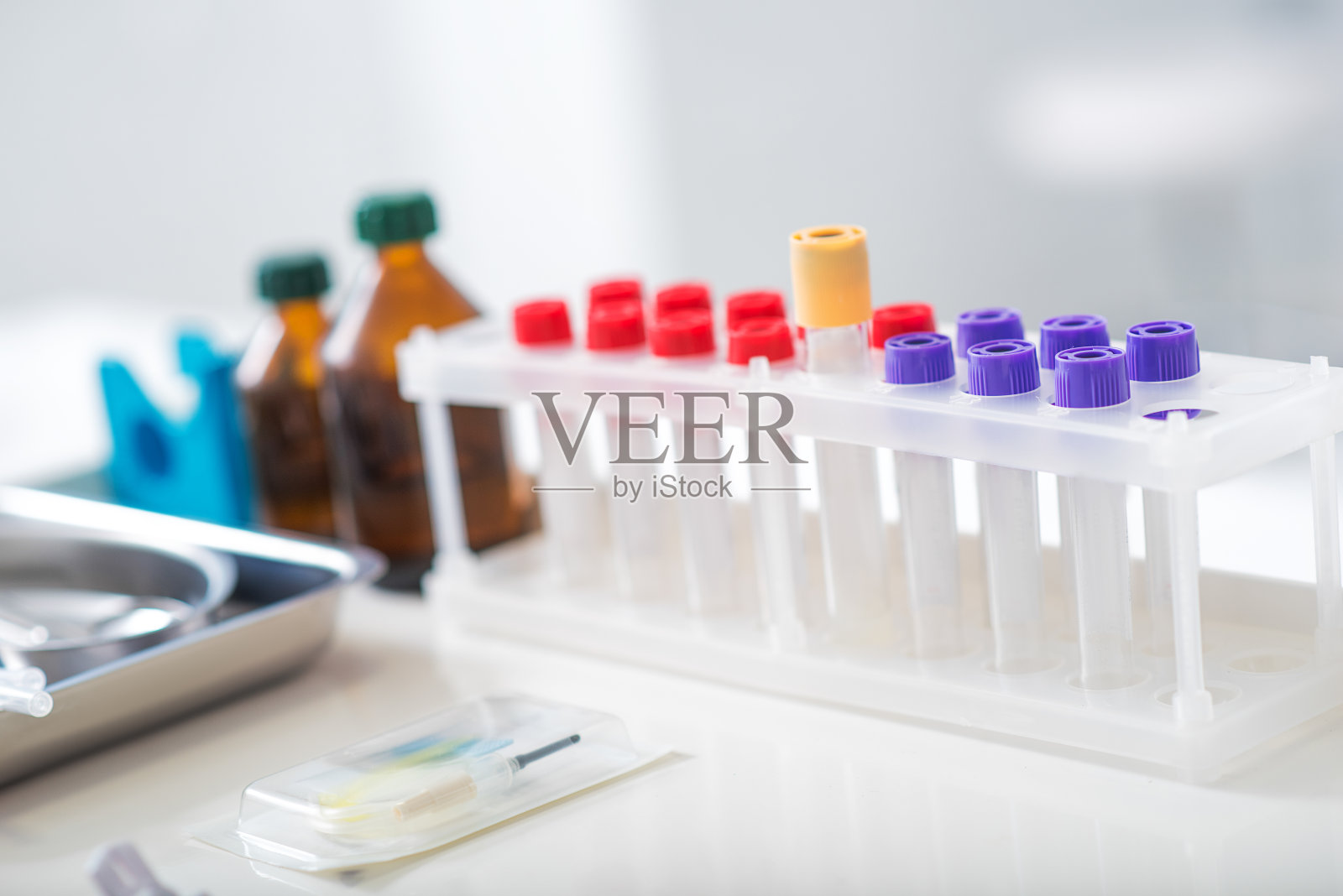 去验血了照片摄影图片