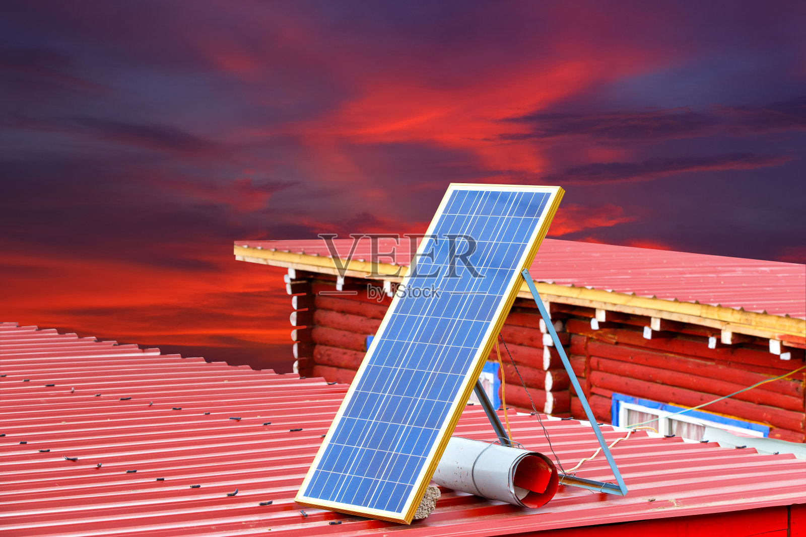 Larung gar红色屋顶上的太阳能电池板照片摄影图片