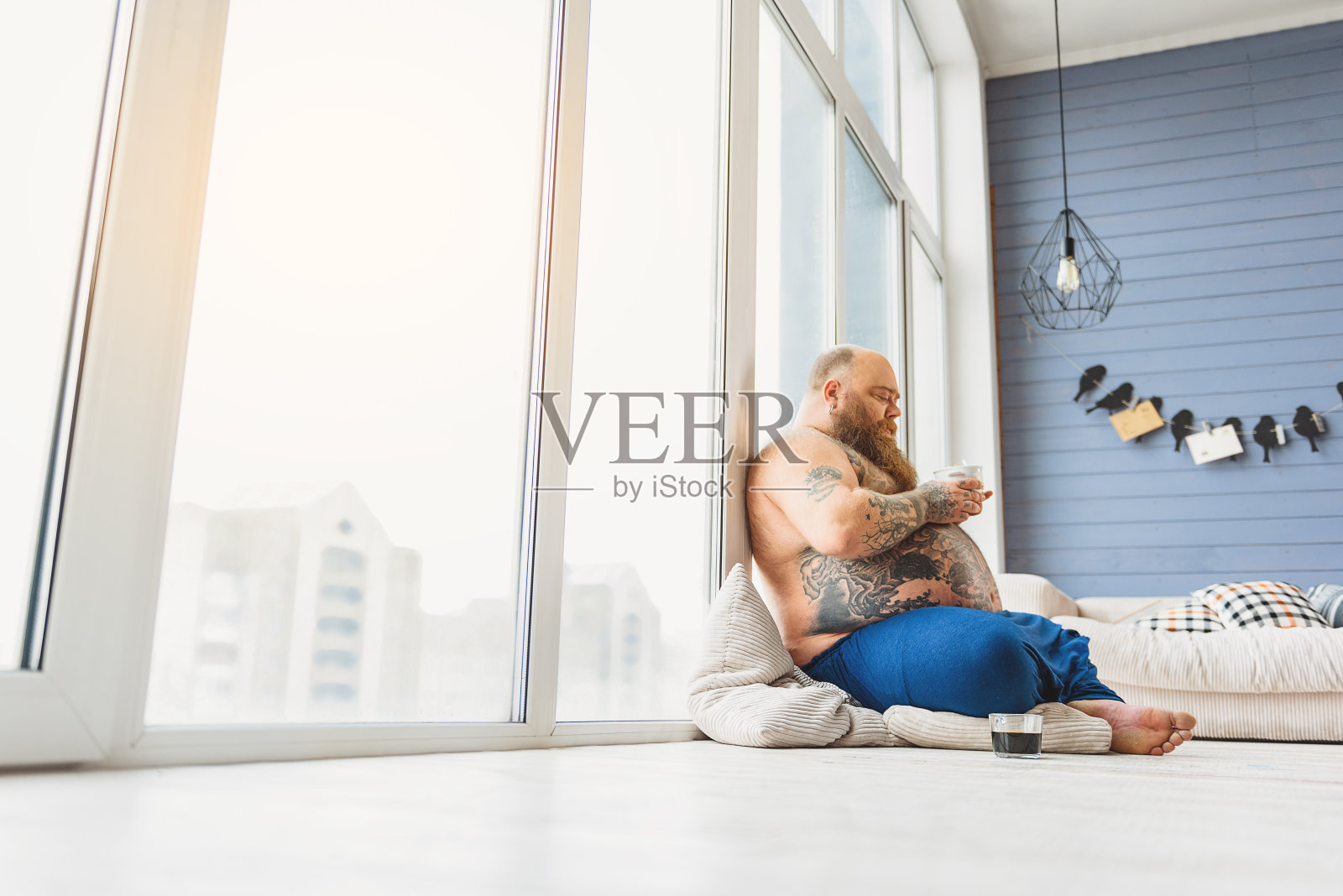 吃健康谷物的胖子照片摄影图片