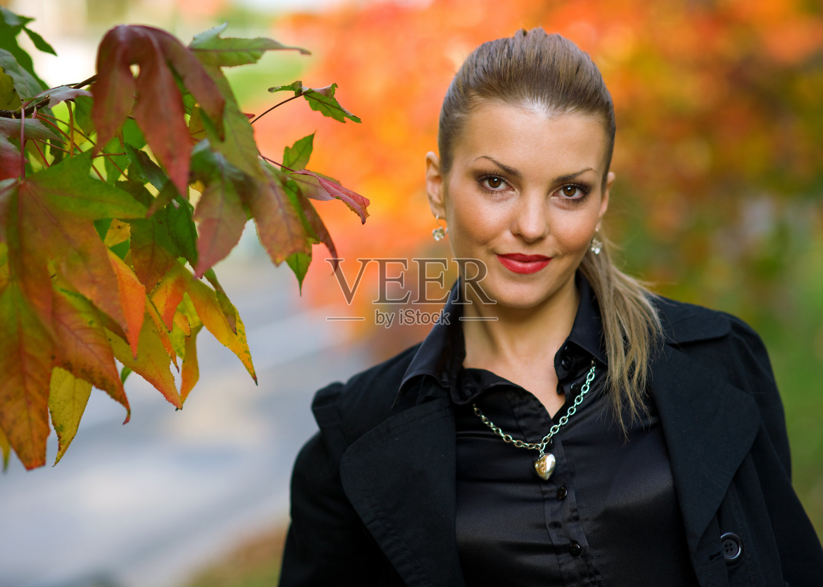 秋天的女人照片摄影图片
