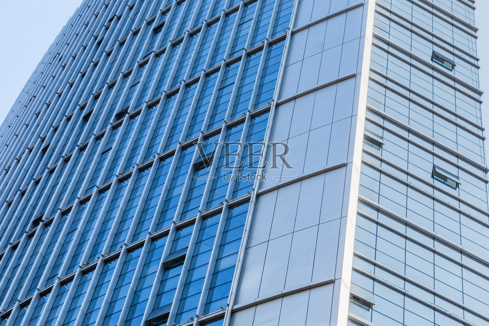 从低角度看摩天大楼照片摄影图片