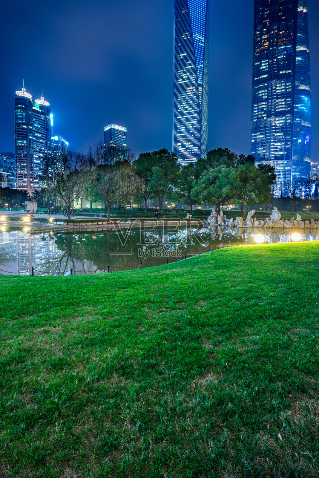 河流与现代建筑照片摄影图片