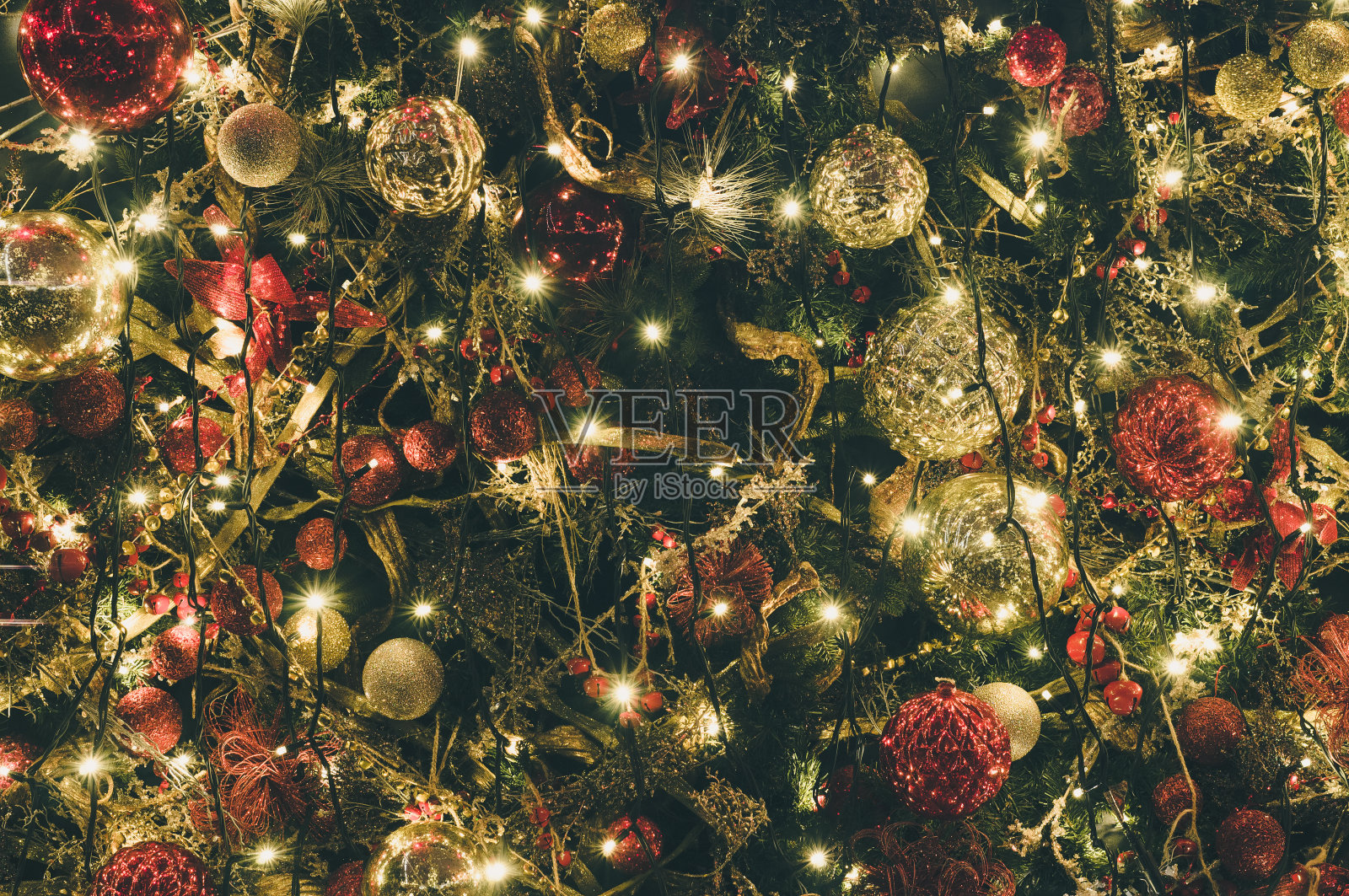 新年或圣诞节的装饰和照明照片摄影图片