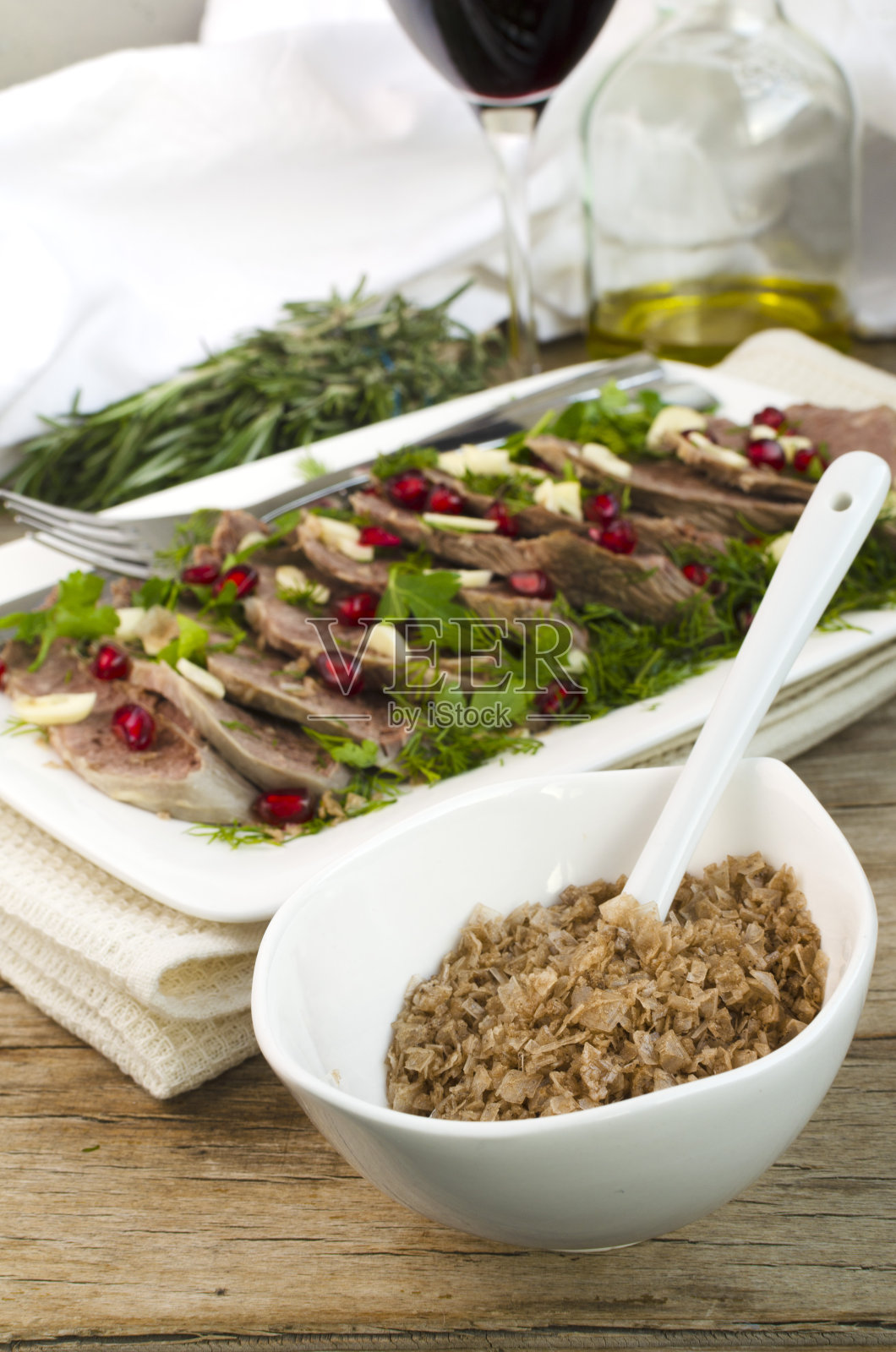 烟熏盐和冷牛肉照片摄影图片