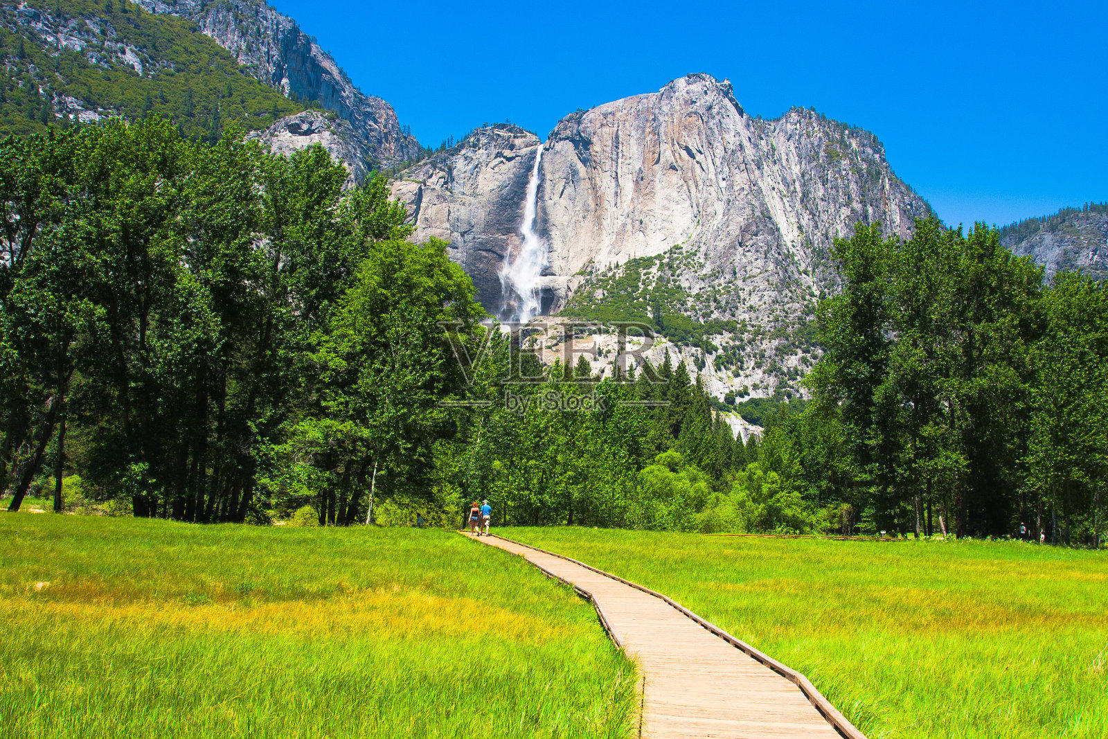 加州约塞米蒂国家公园美丽的瀑布照片摄影图片