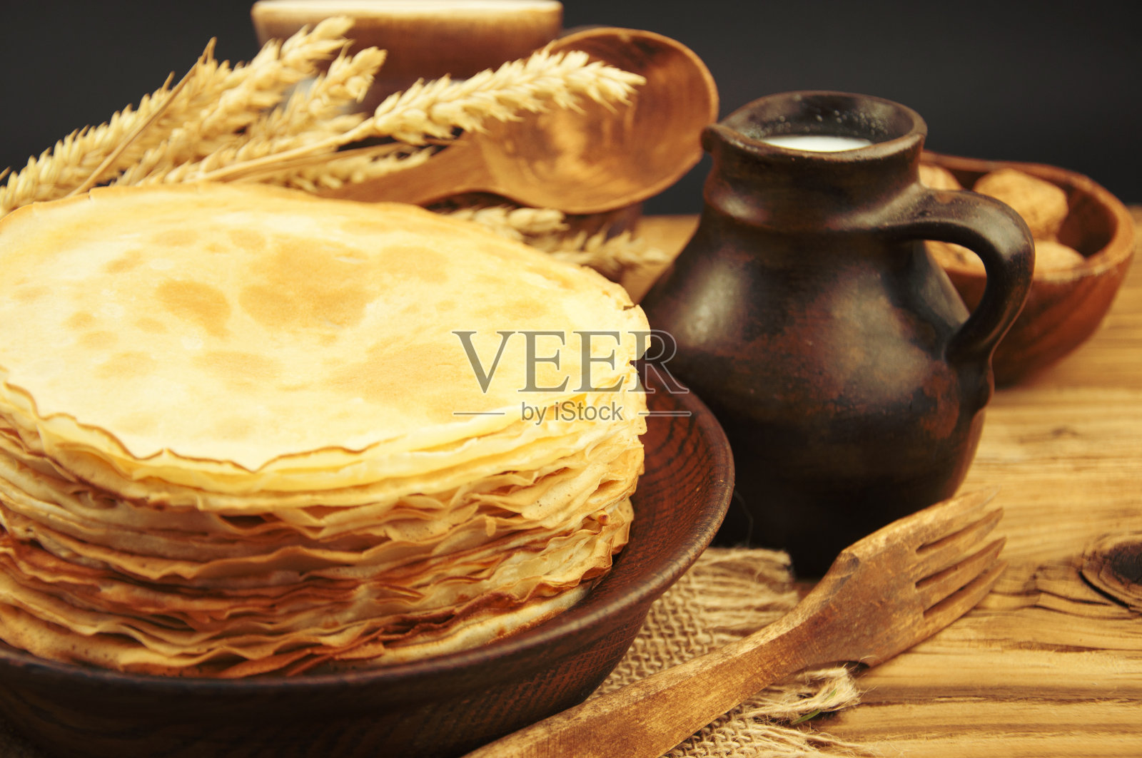 自制的煎饼。照片摄影图片