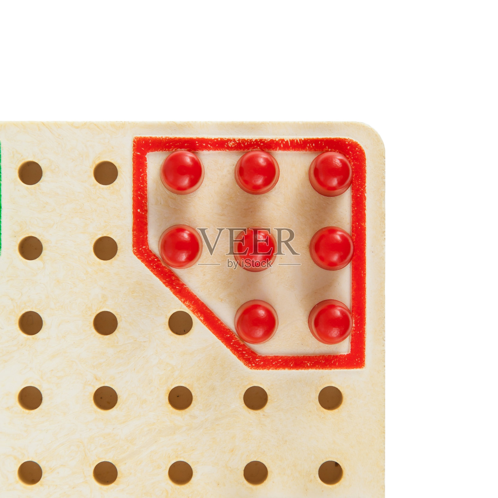 非常小的棋盘，孤立在白色上照片摄影图片