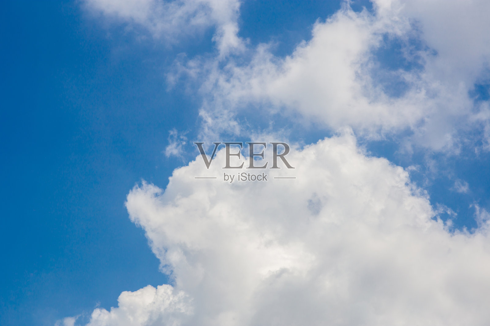 蓝色的天空云彩照片摄影图片