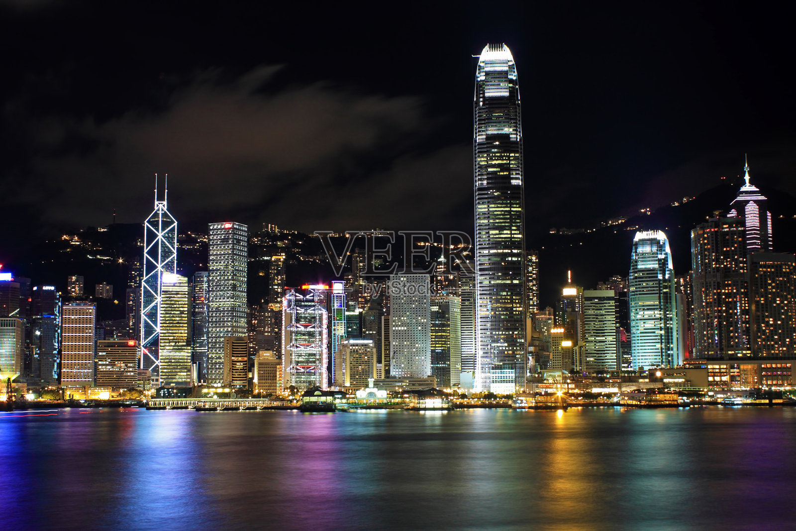 日出时从太平山顶眺望的香港天际线照片摄影图片