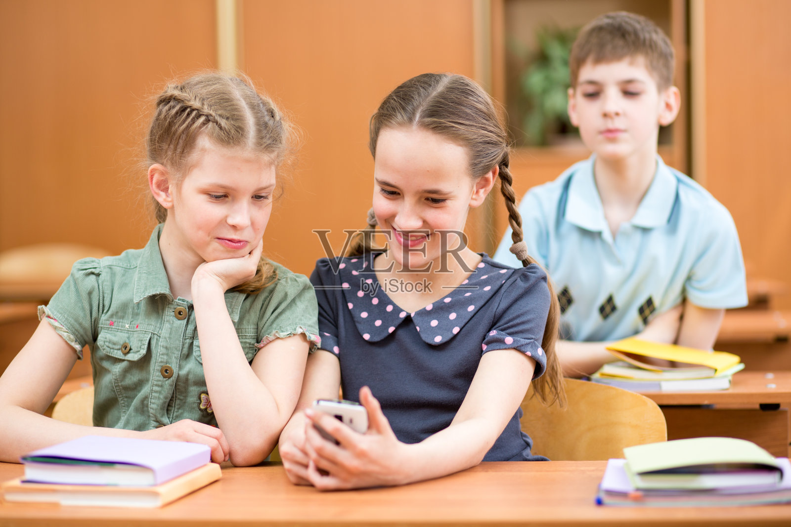 学生暂停上课照片摄影图片