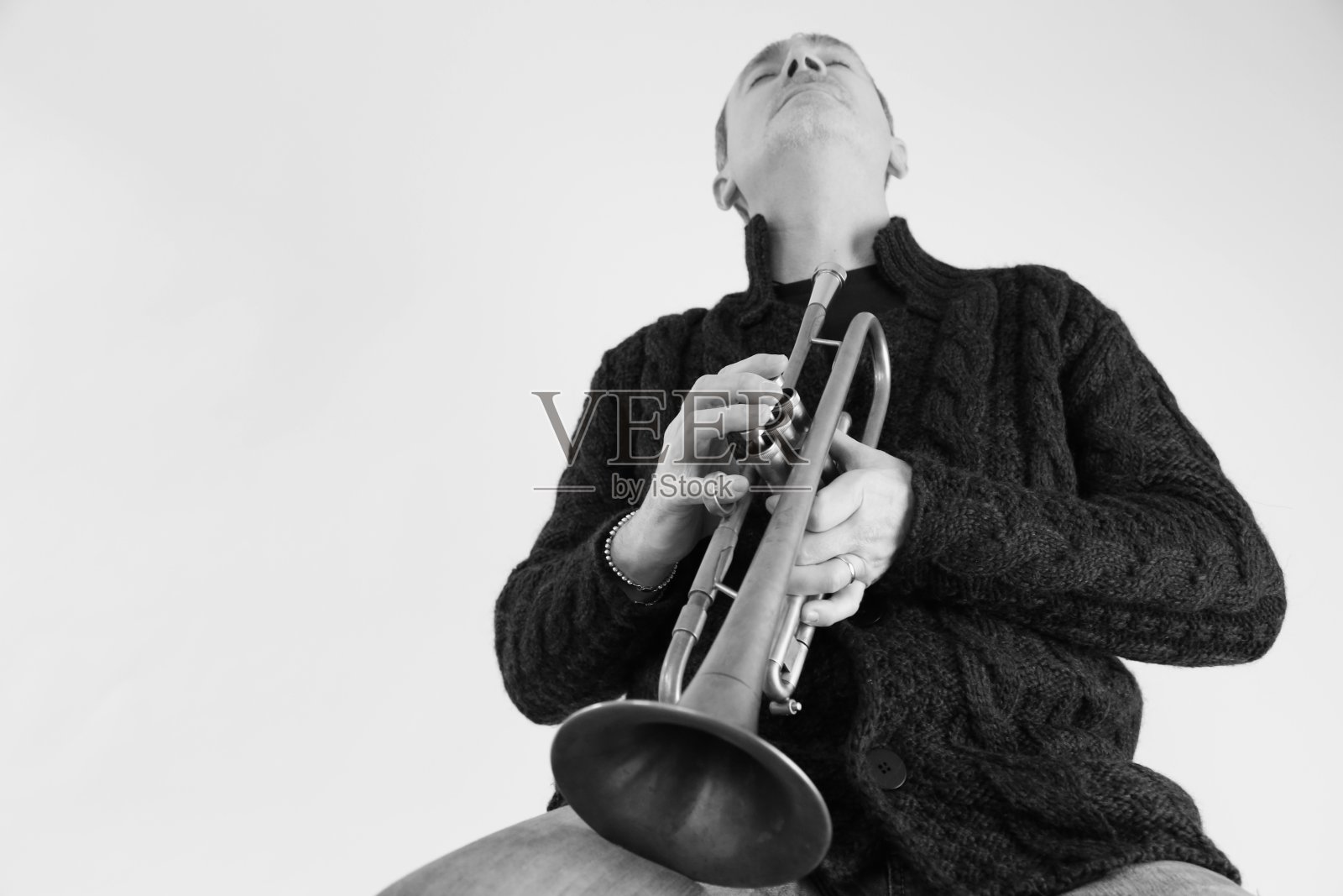 吹小号照片摄影图片