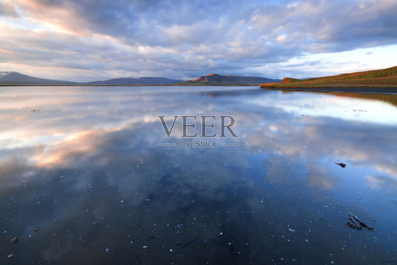 瓦尔峡湾。照片摄影图片