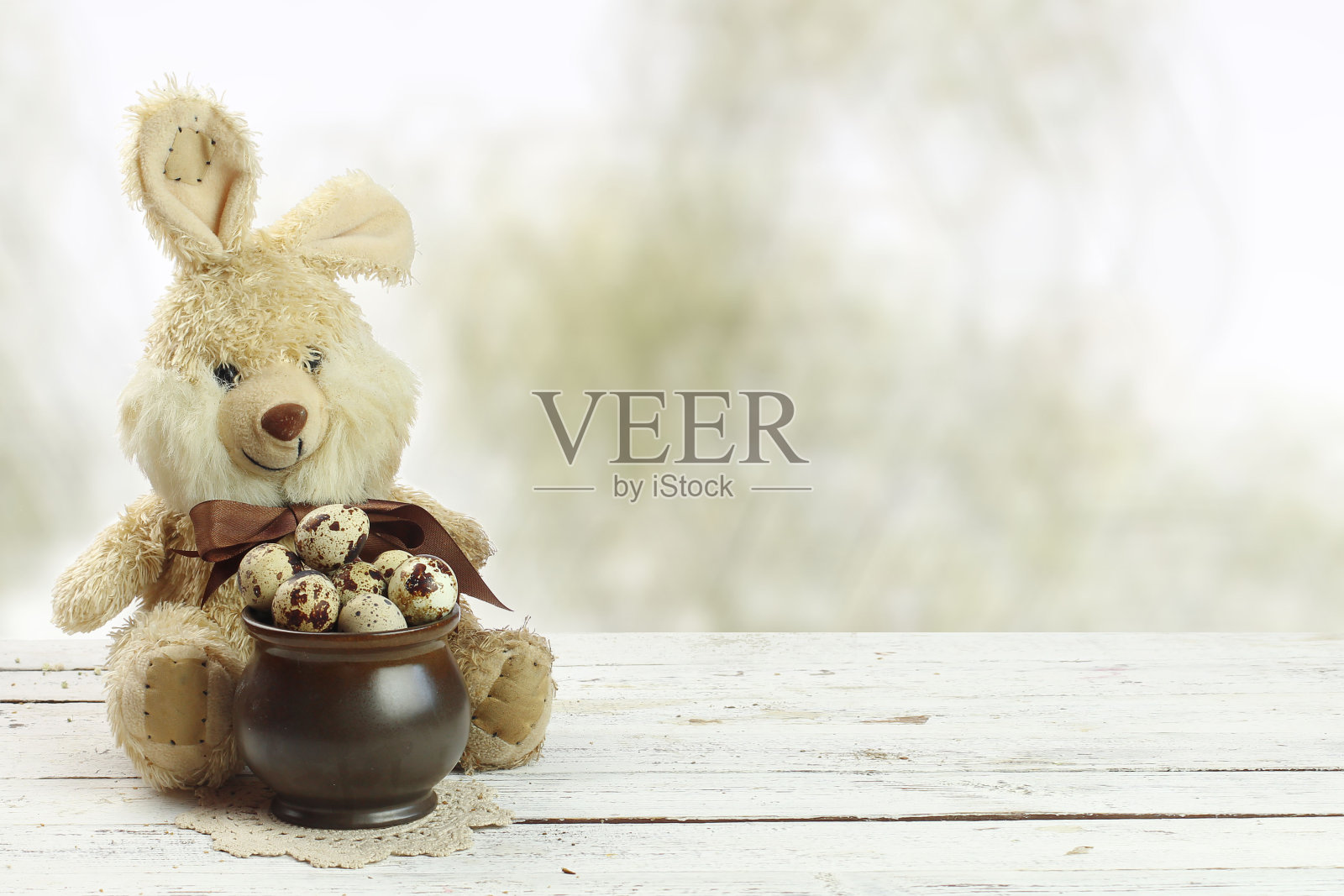 复活节彩蛋和兔子照片摄影图片