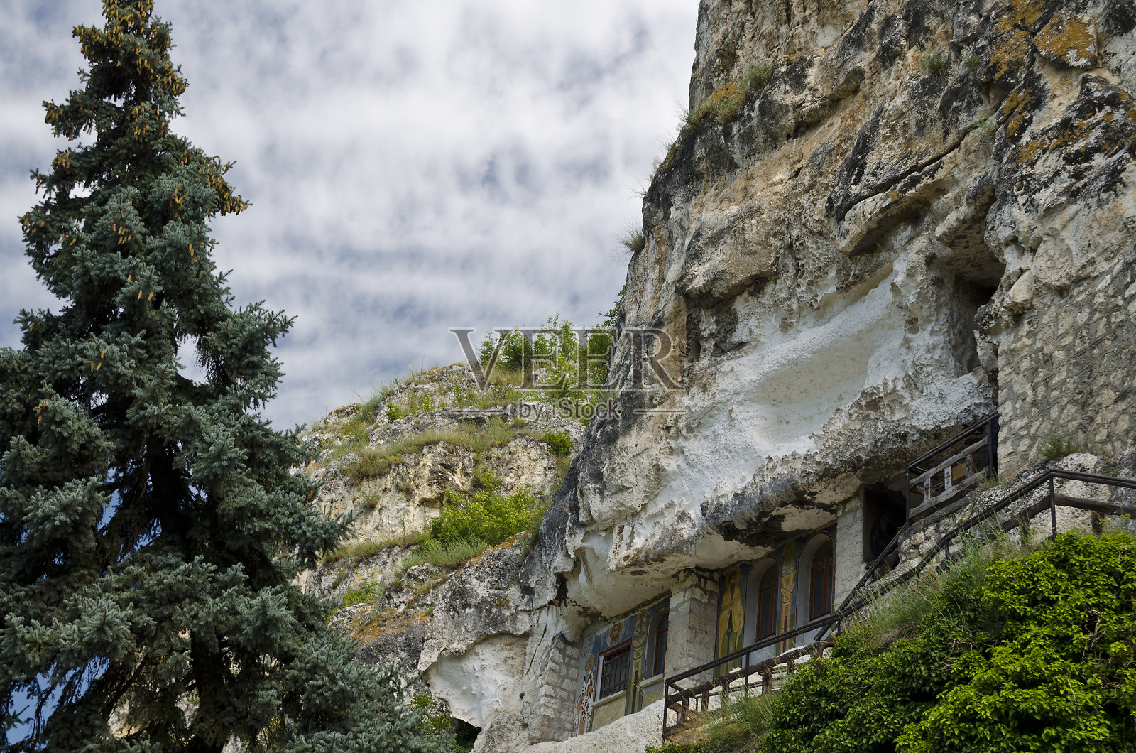 巴沙波沃的圣迪米特里岩石修道院照片摄影图片