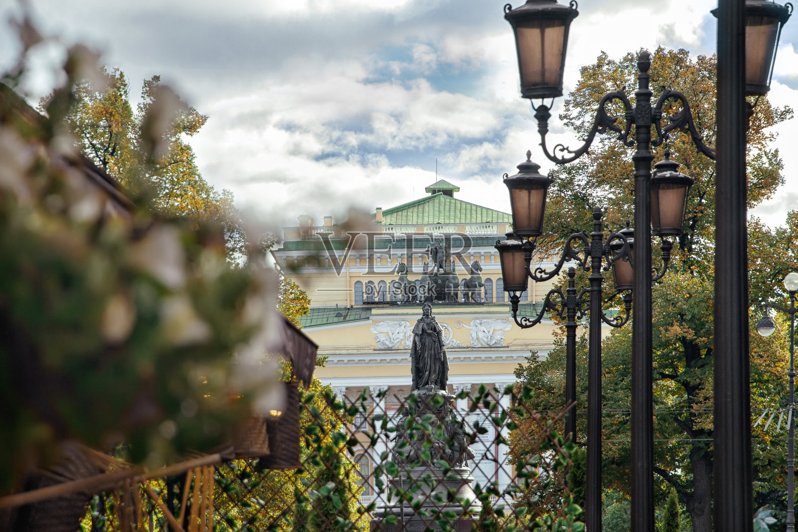 凯瑟琳二世纪念碑，街道马来亚Sadovaya在圣彼得堡照片摄影图片