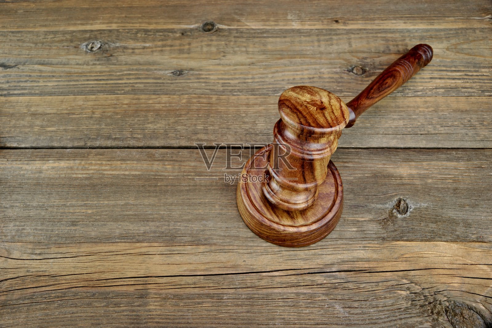 复古法官木槌照片摄影图片