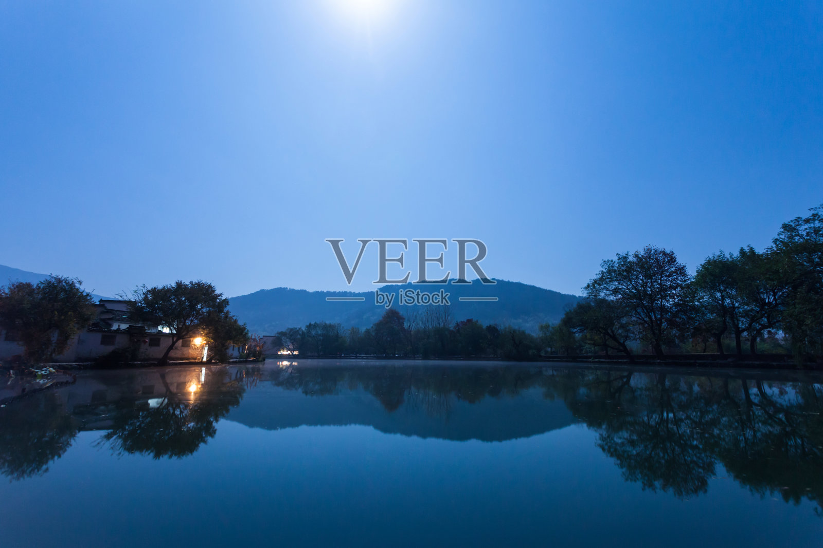 夜景宁静的湖照片摄影图片