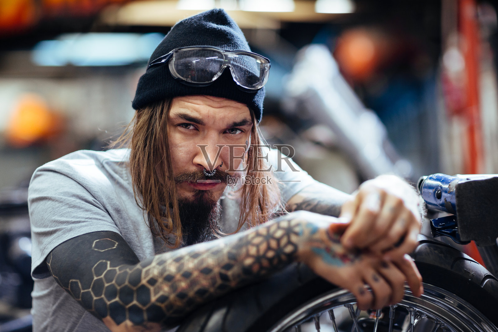 消息灵通的人照片摄影图片